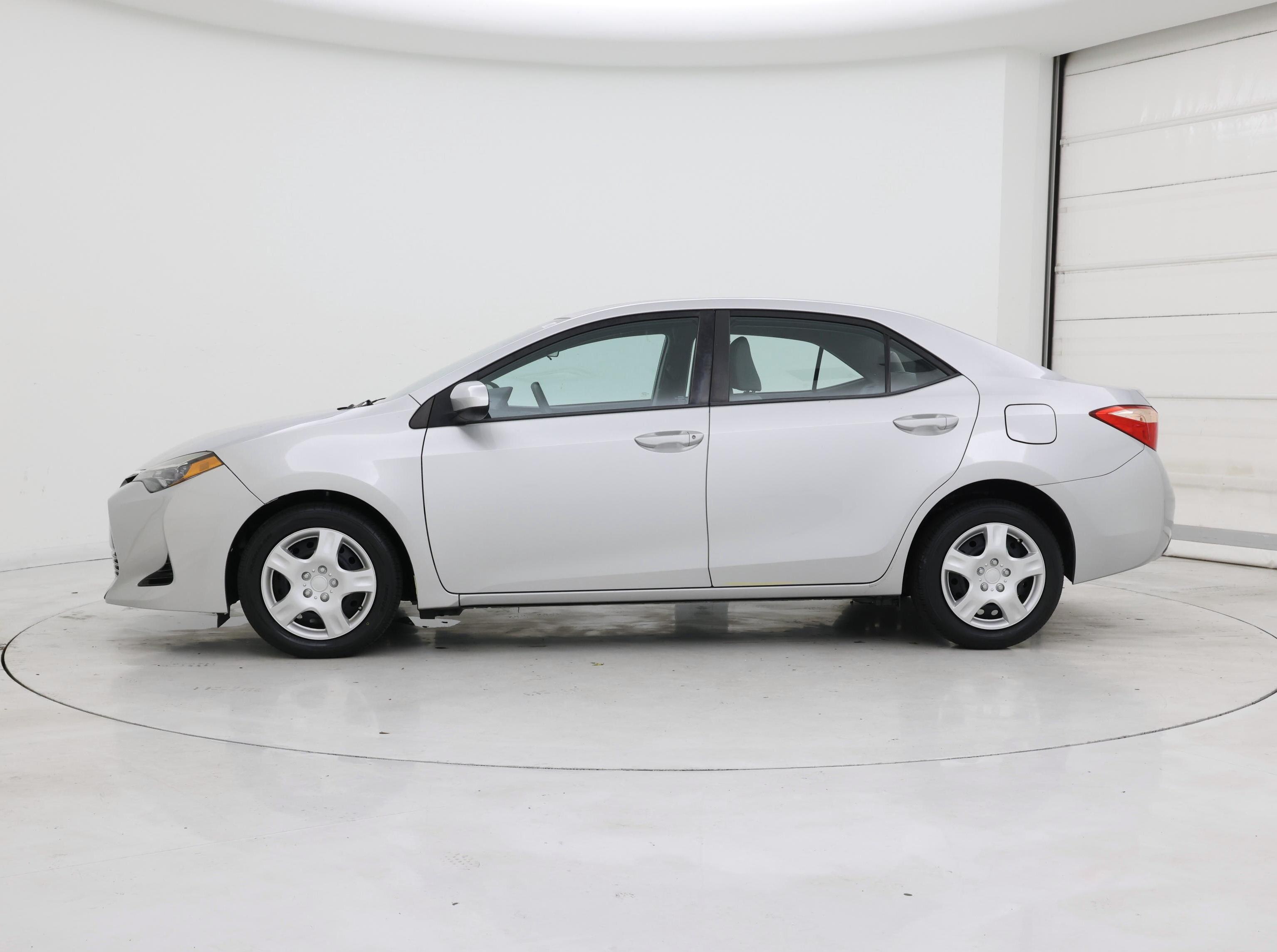 Thumbnail: 2017 Toyota Corolla - 3