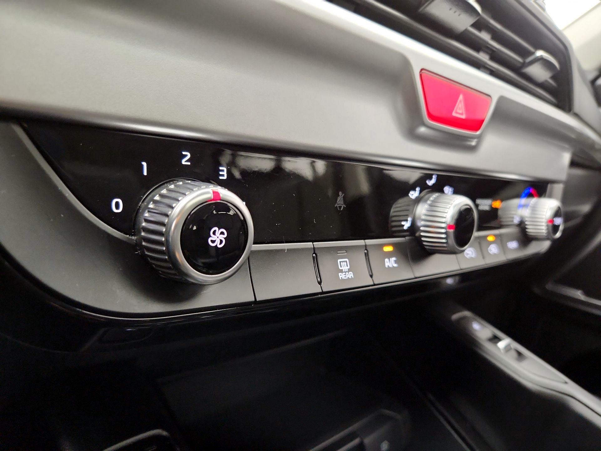 Thumbnail: 2021 Kia Telluride - 16