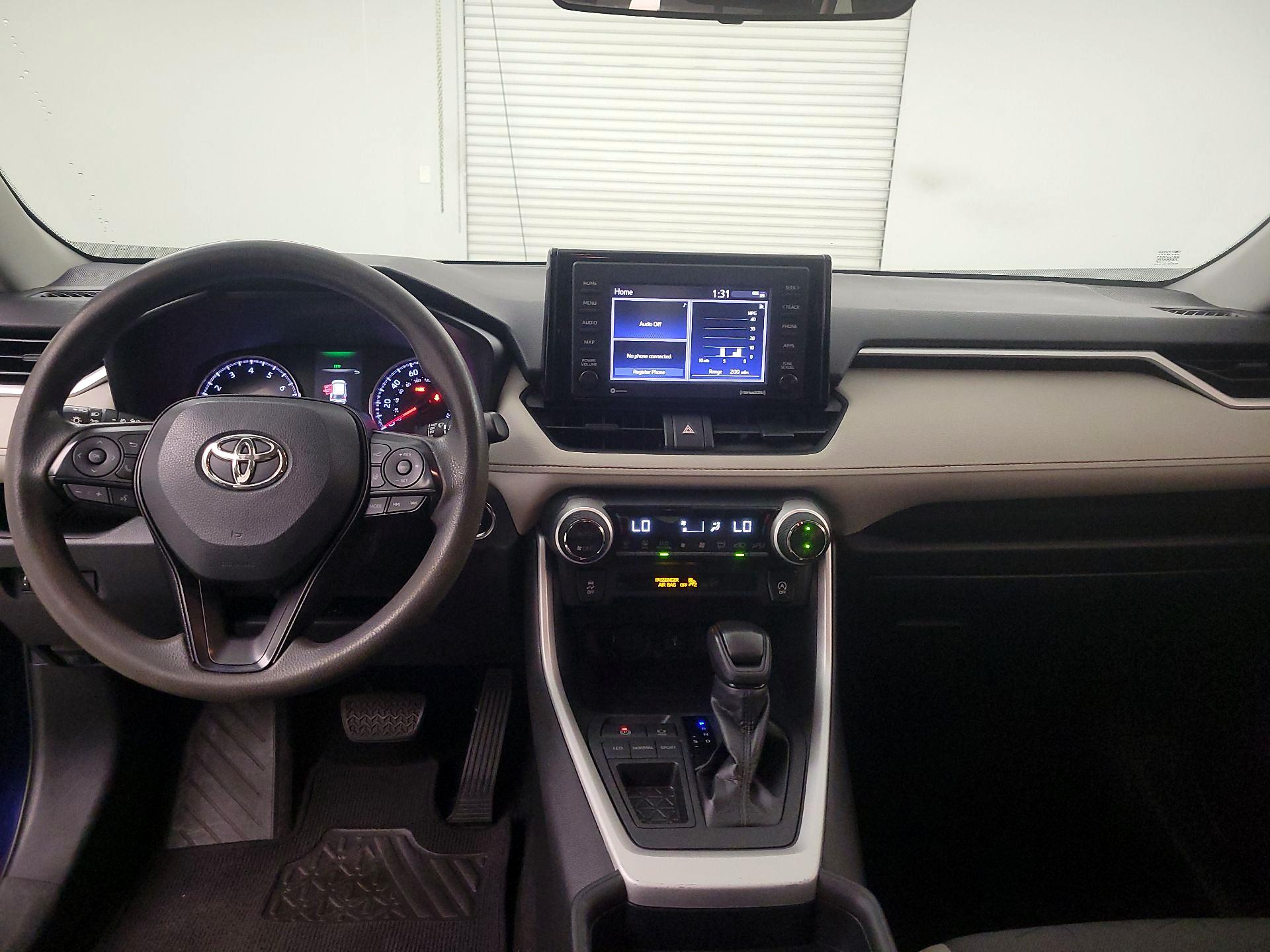 Thumbnail: 2020 Toyota RAV4 - 9