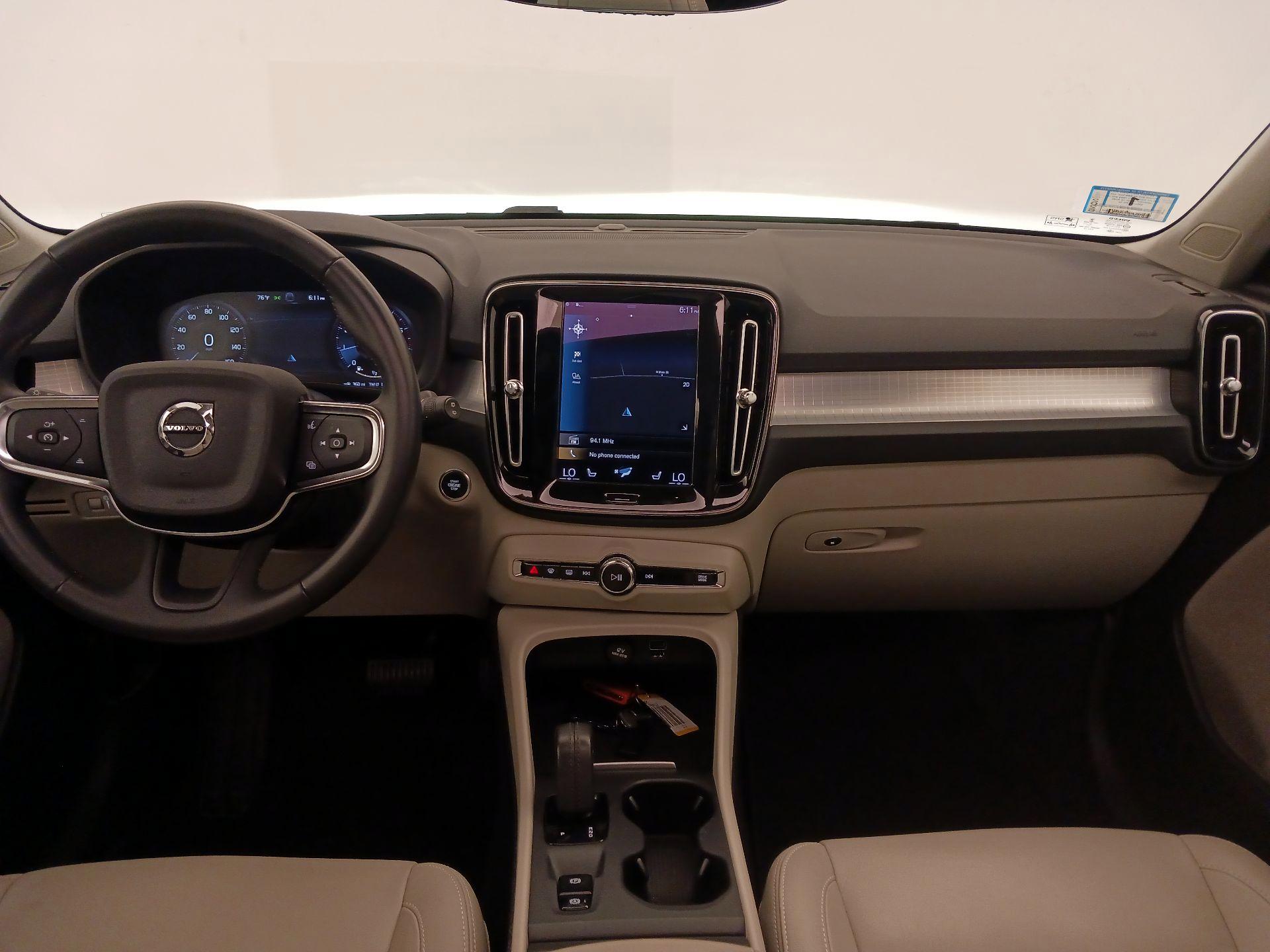 Thumbnail: 2021 Volvo XC40 - 9