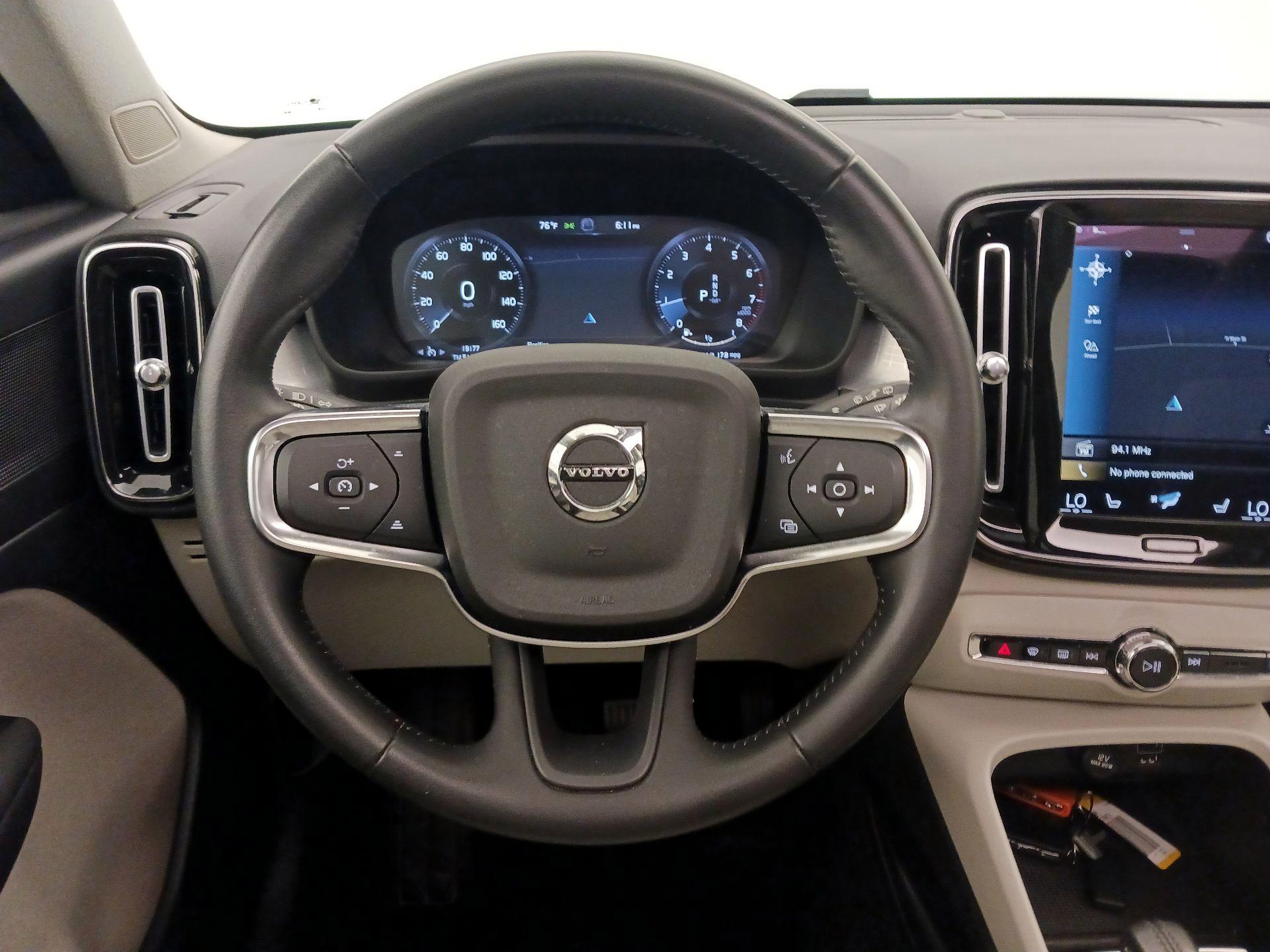 Thumbnail: 2021 Volvo XC40 - 10