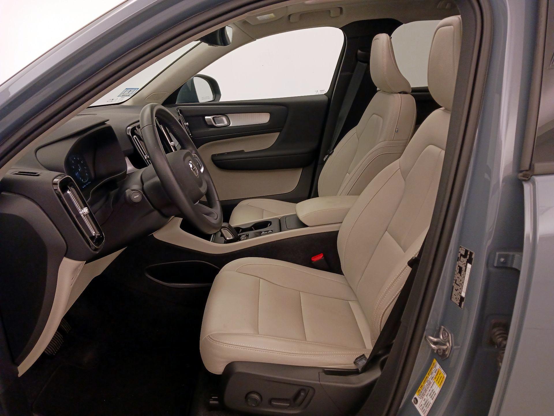 Thumbnail: 2021 Volvo XC40 - 11