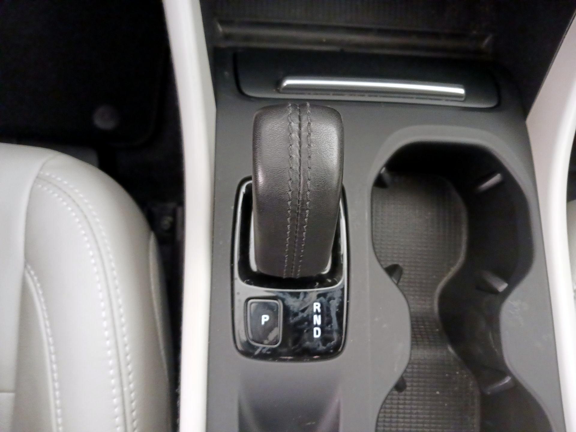 Thumbnail: 2021 Volvo XC40 - 17
