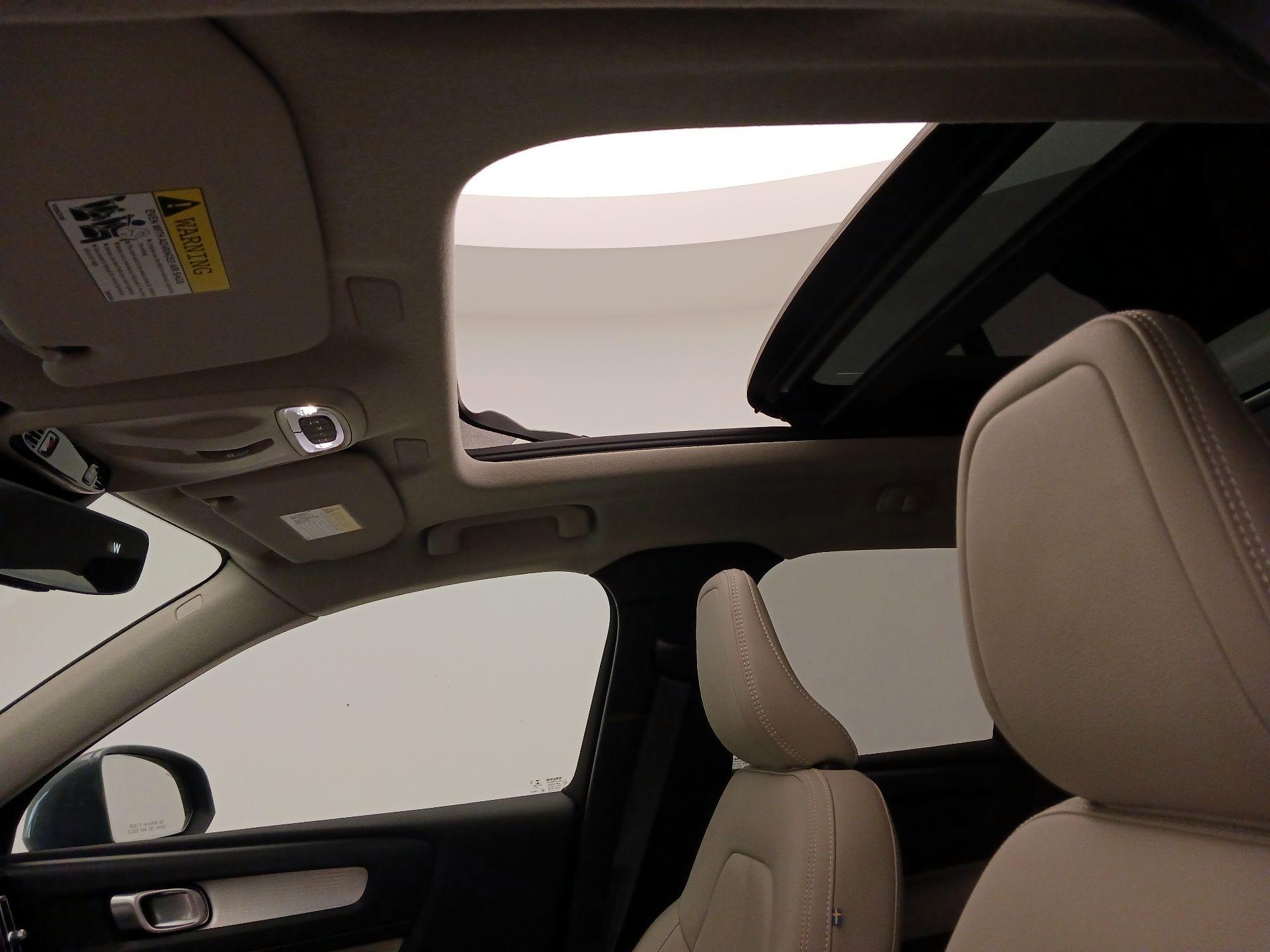 Thumbnail: 2021 Volvo XC40 - 19