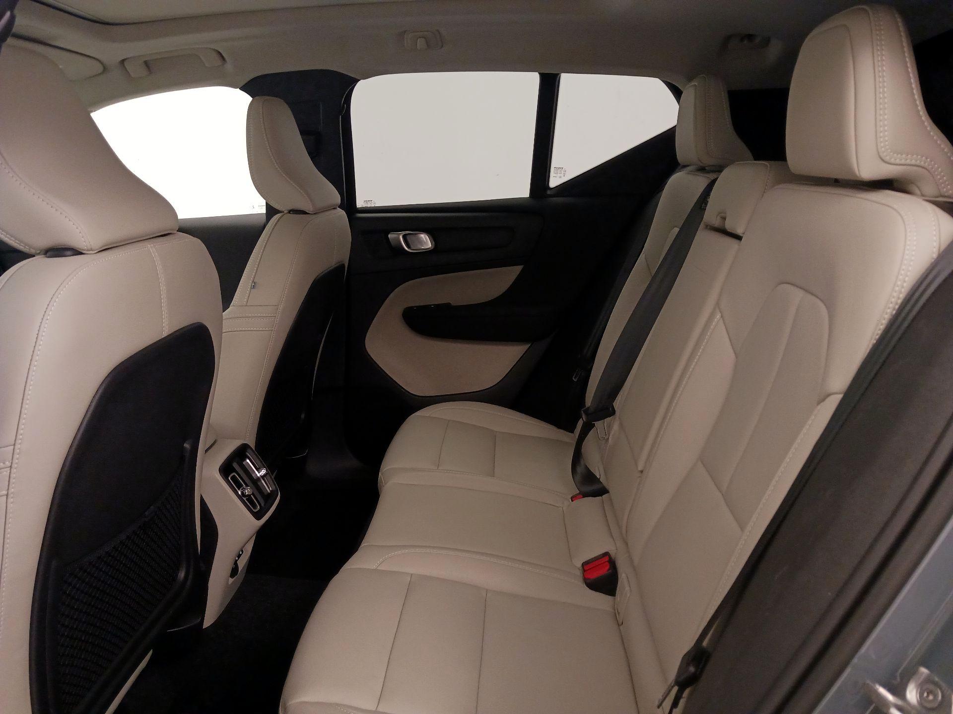 Thumbnail: 2021 Volvo XC40 - 20