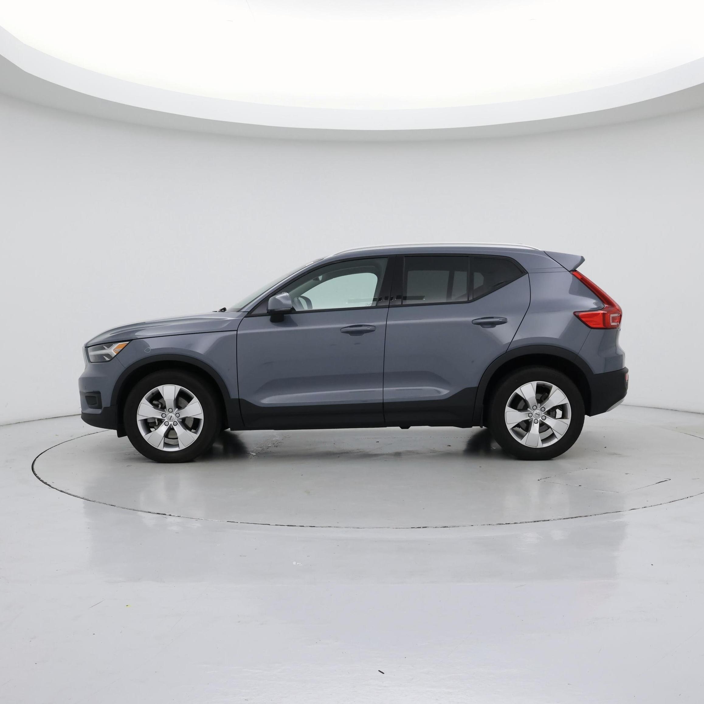 Thumbnail: 2021 Volvo XC40 - 3