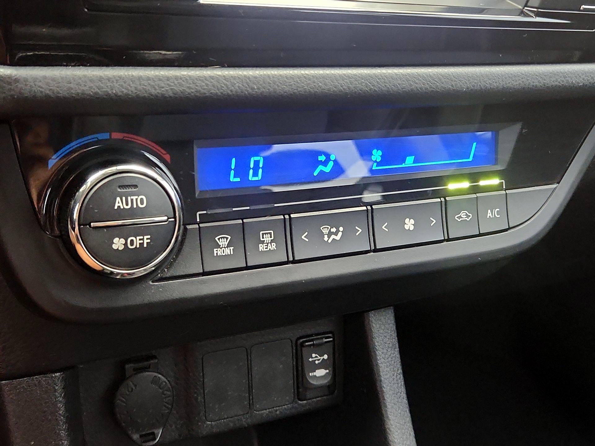 Thumbnail: 2015 Toyota Corolla - 16