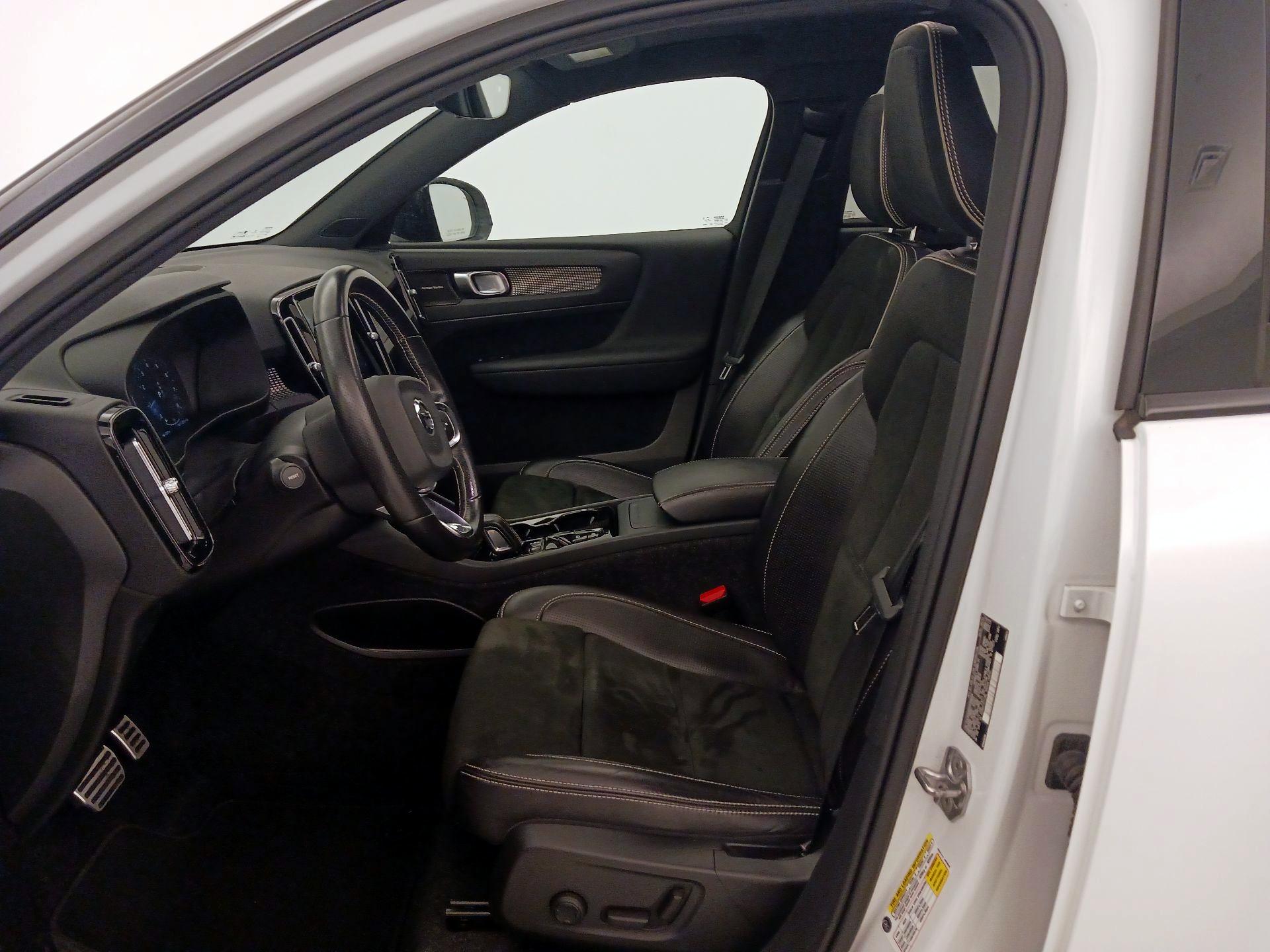 Thumbnail: 2021 Volvo XC40 - 11