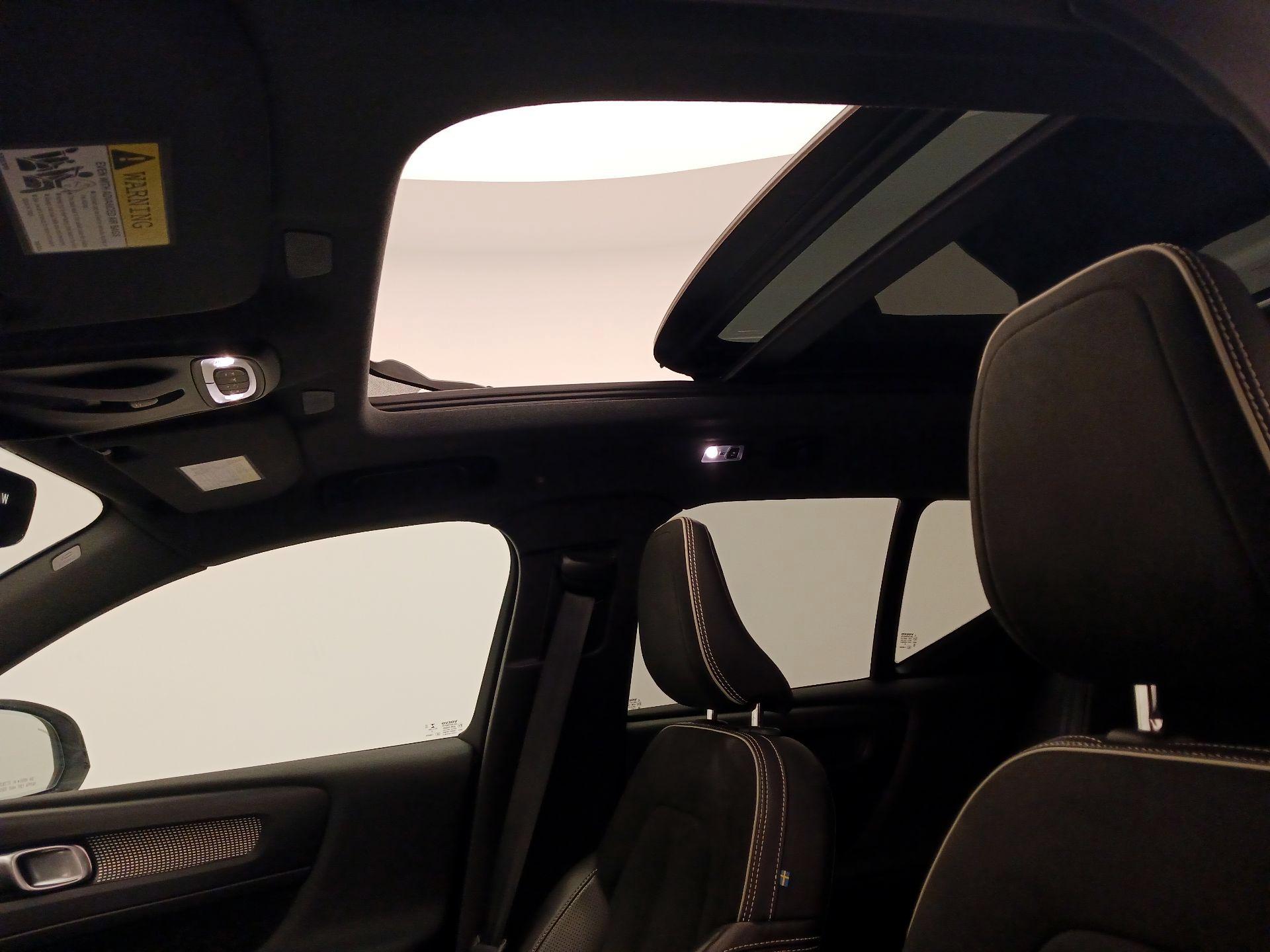 Thumbnail: 2021 Volvo XC40 - 20