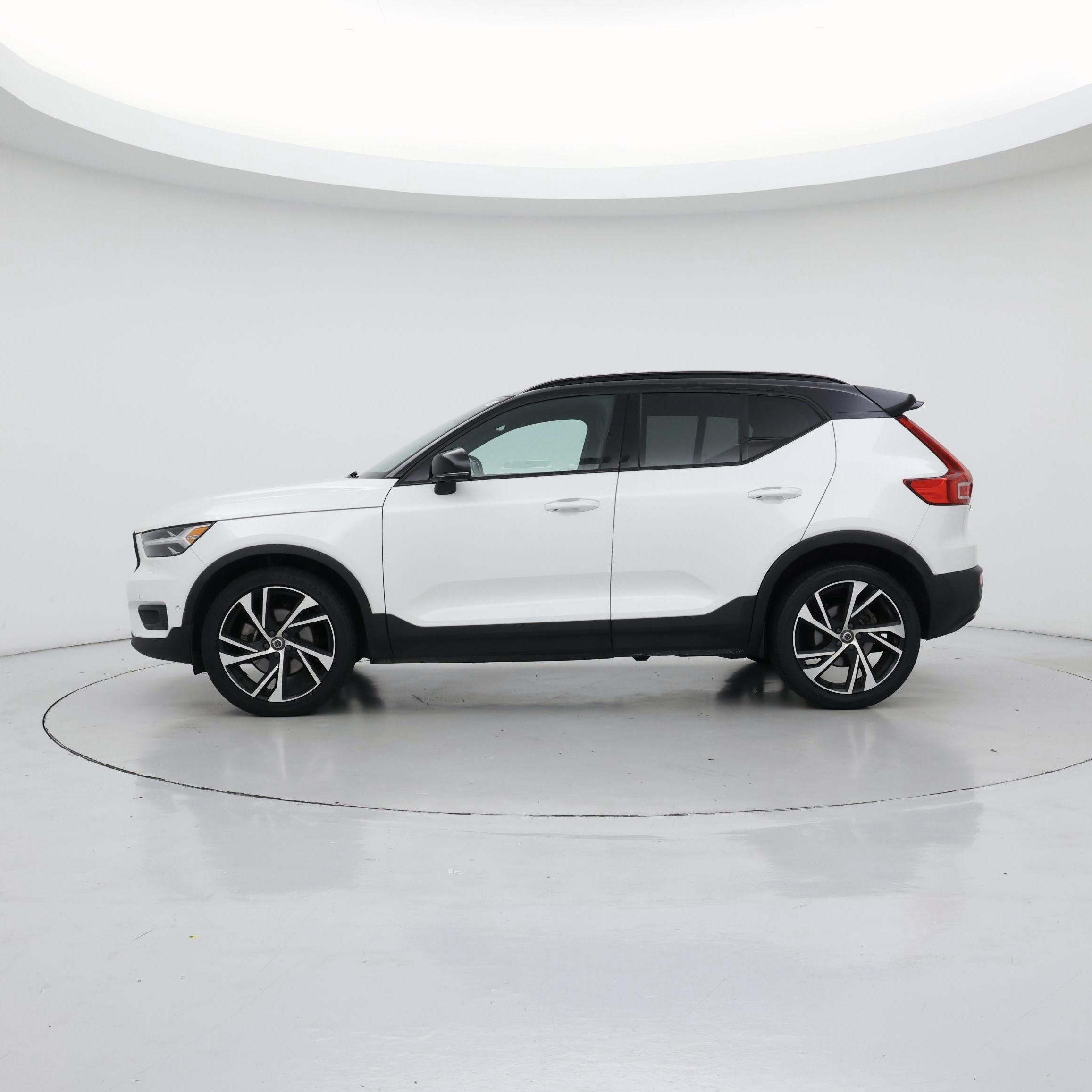 Thumbnail: 2021 Volvo XC40 - 3