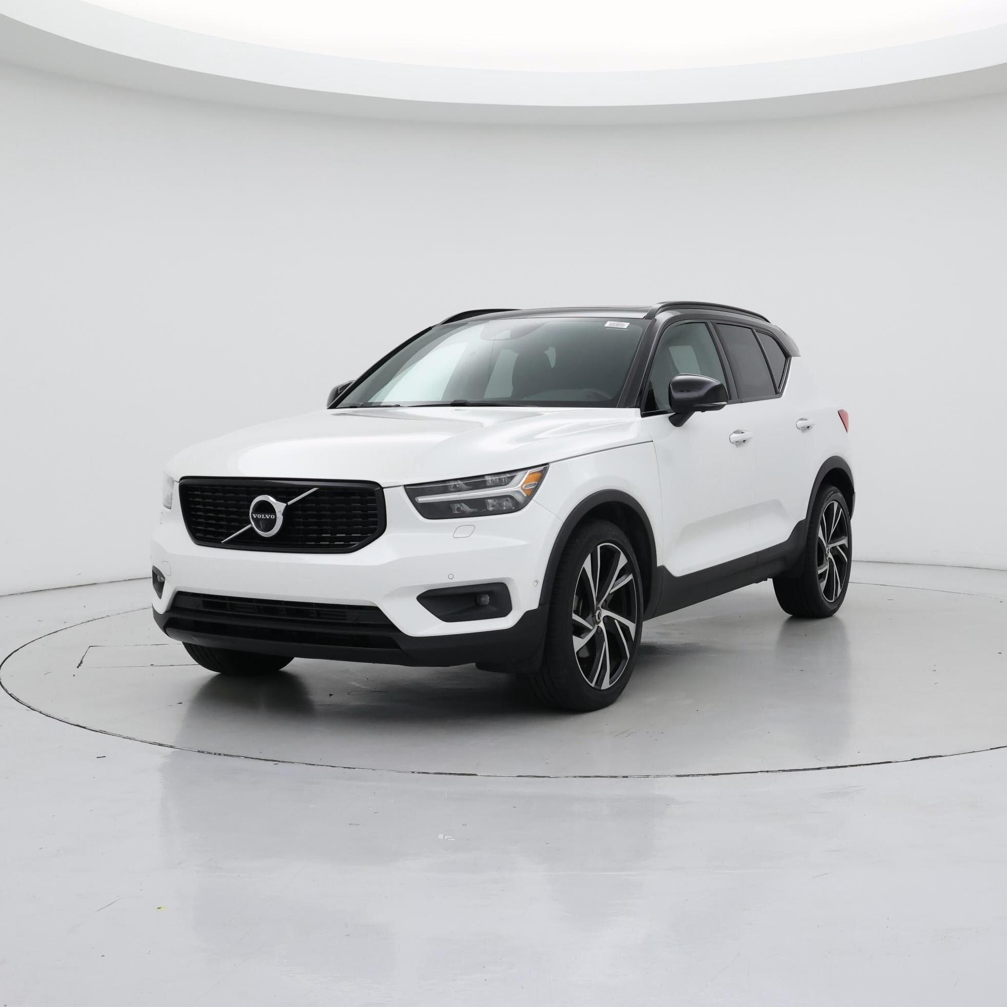 Thumbnail: 2021 Volvo XC40 - 4