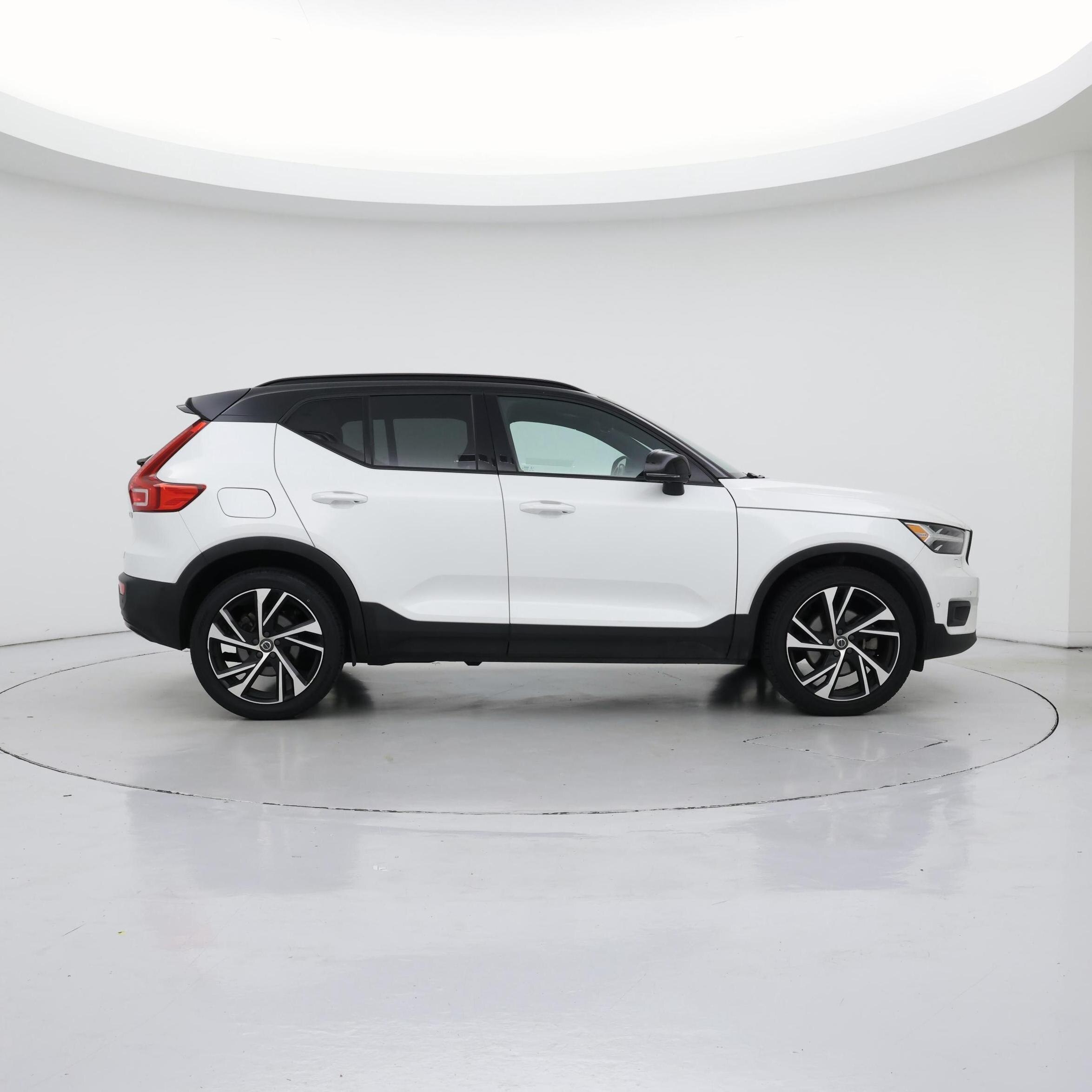 Thumbnail: 2021 Volvo XC40 - 7