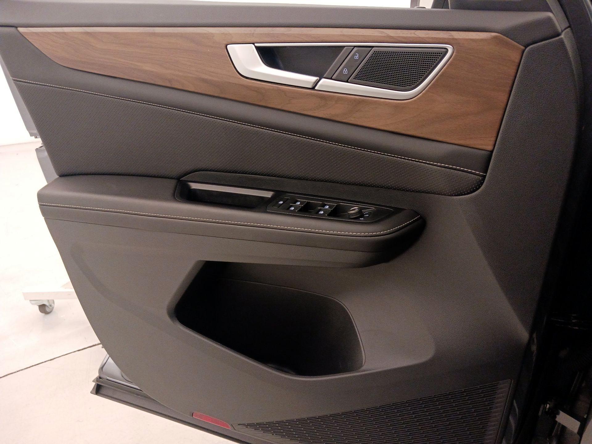 Thumbnail: 2024 Volkswagen Atlas - 12