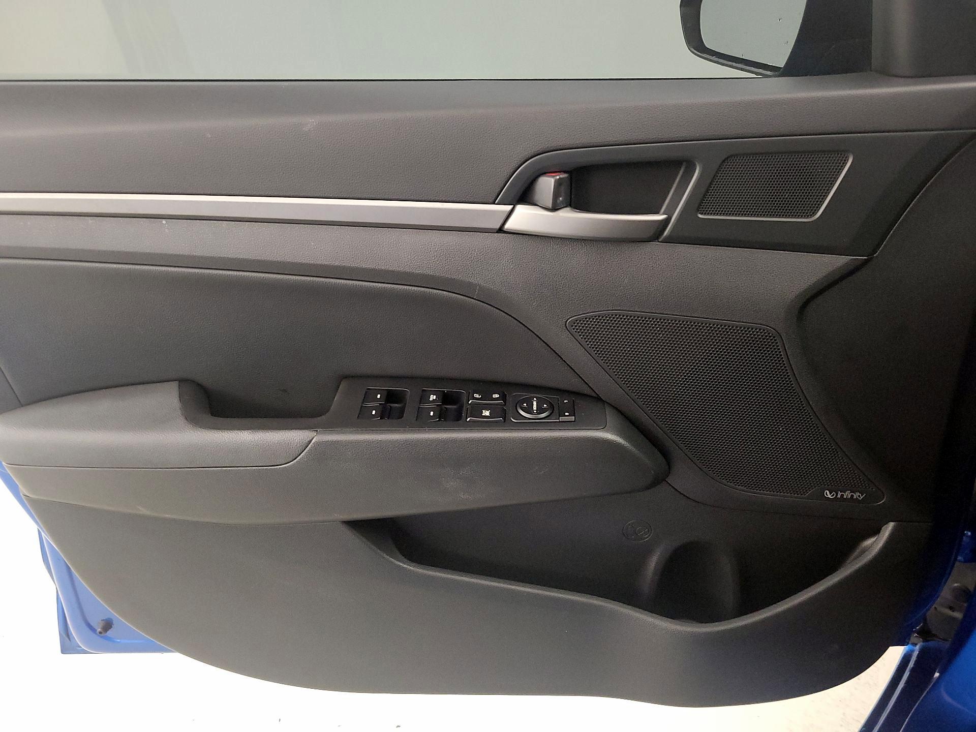 Thumbnail: 2017 Hyundai Elantra - 10