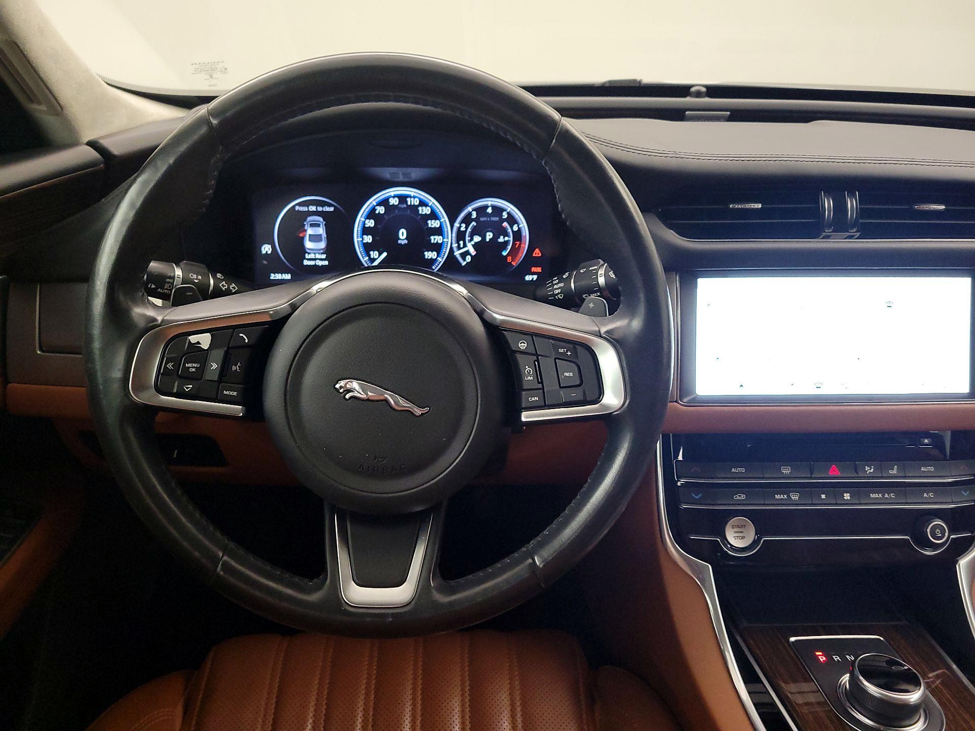 Thumbnail: 2018 Jaguar XF - 10