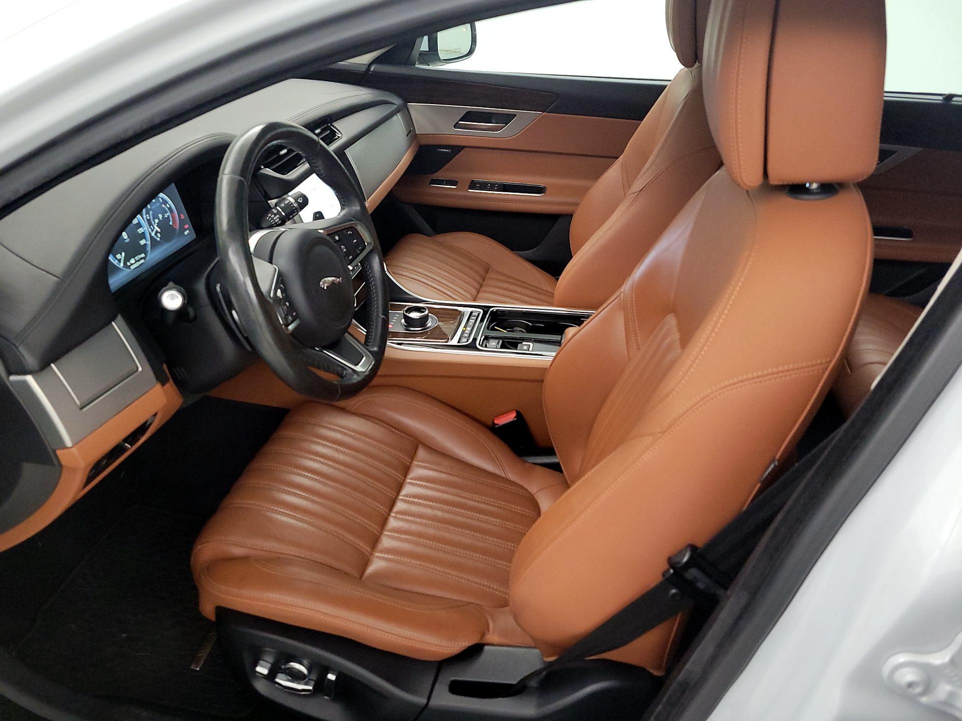 Thumbnail: 2018 Jaguar XF - 11