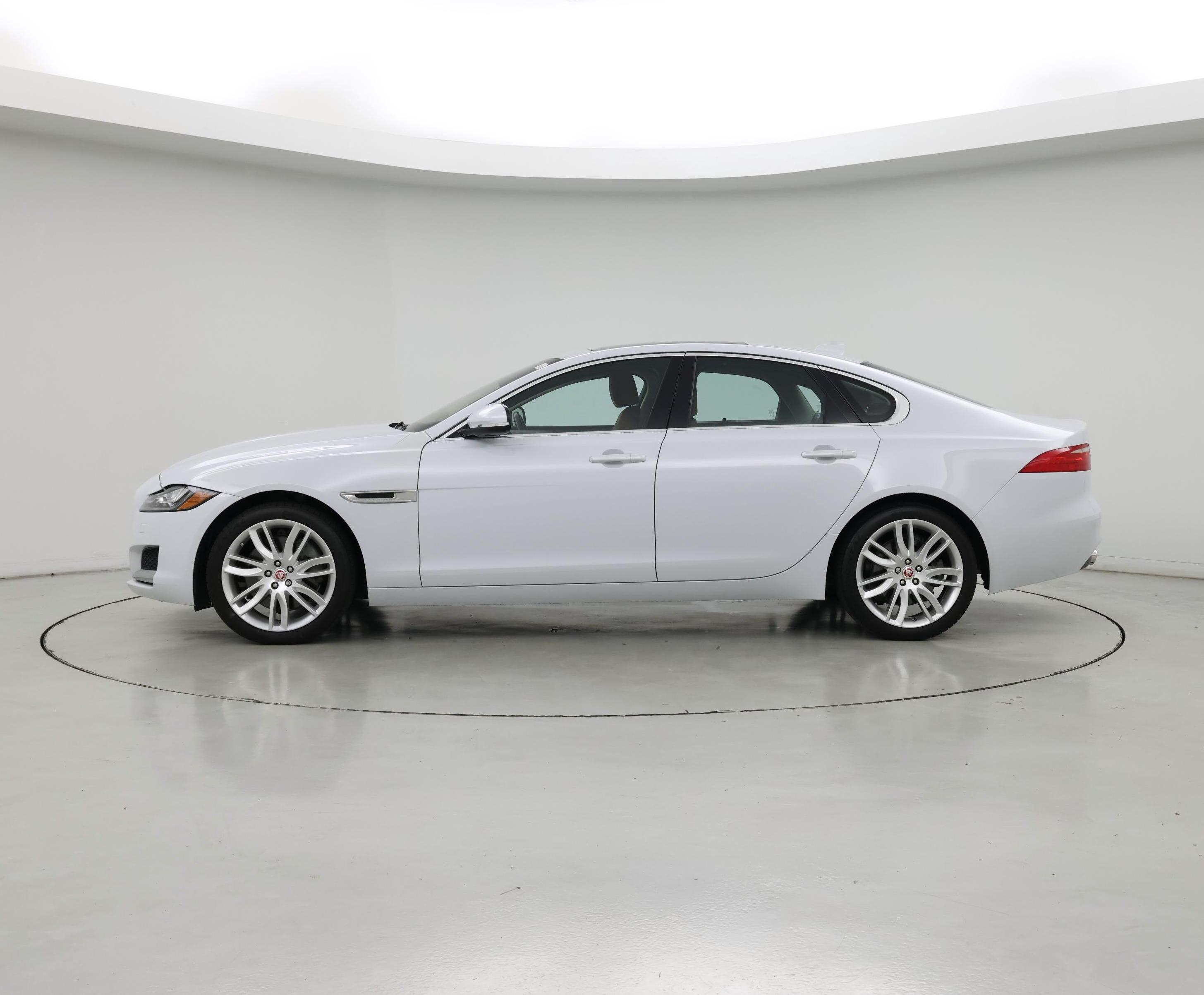 Thumbnail: 2018 Jaguar XF - 3