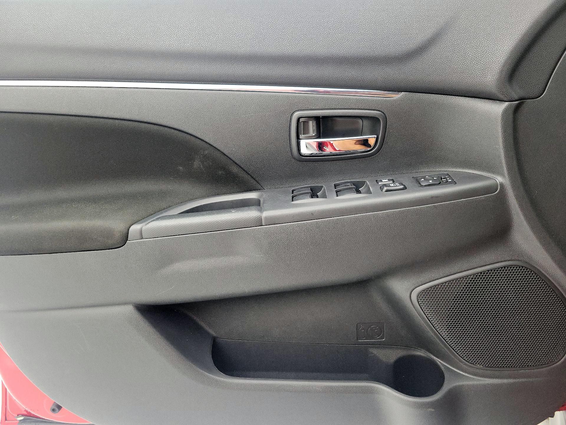 Thumbnail: 2019 Mitsubishi Outlander Sport - 12
