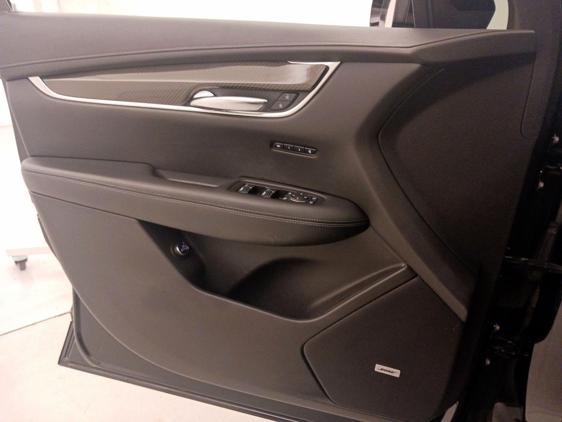 Thumbnail: 2020 Cadillac XT6 - 12