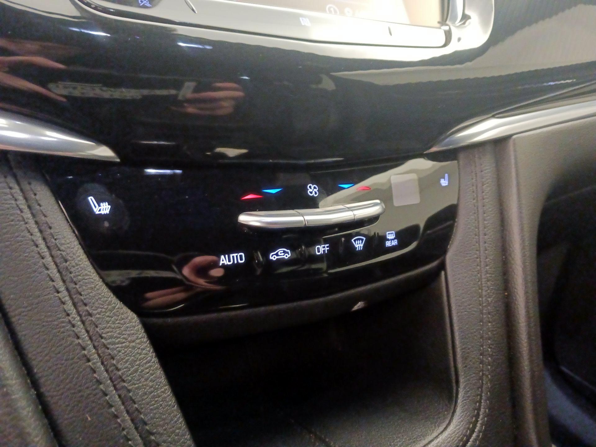 Thumbnail: 2020 Cadillac XT6 - 16