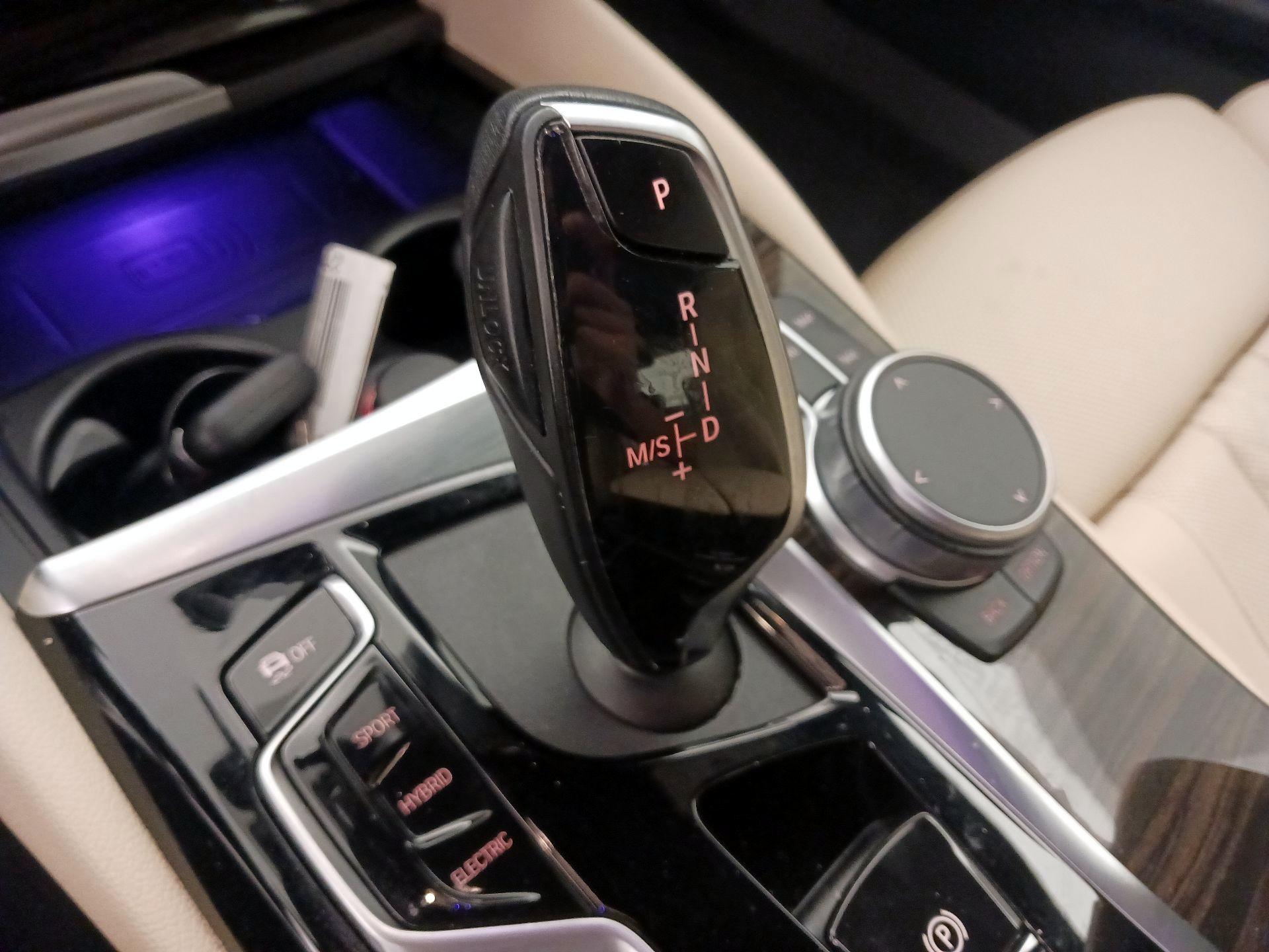 Thumbnail: 2021 BMW 5 Series - 18
