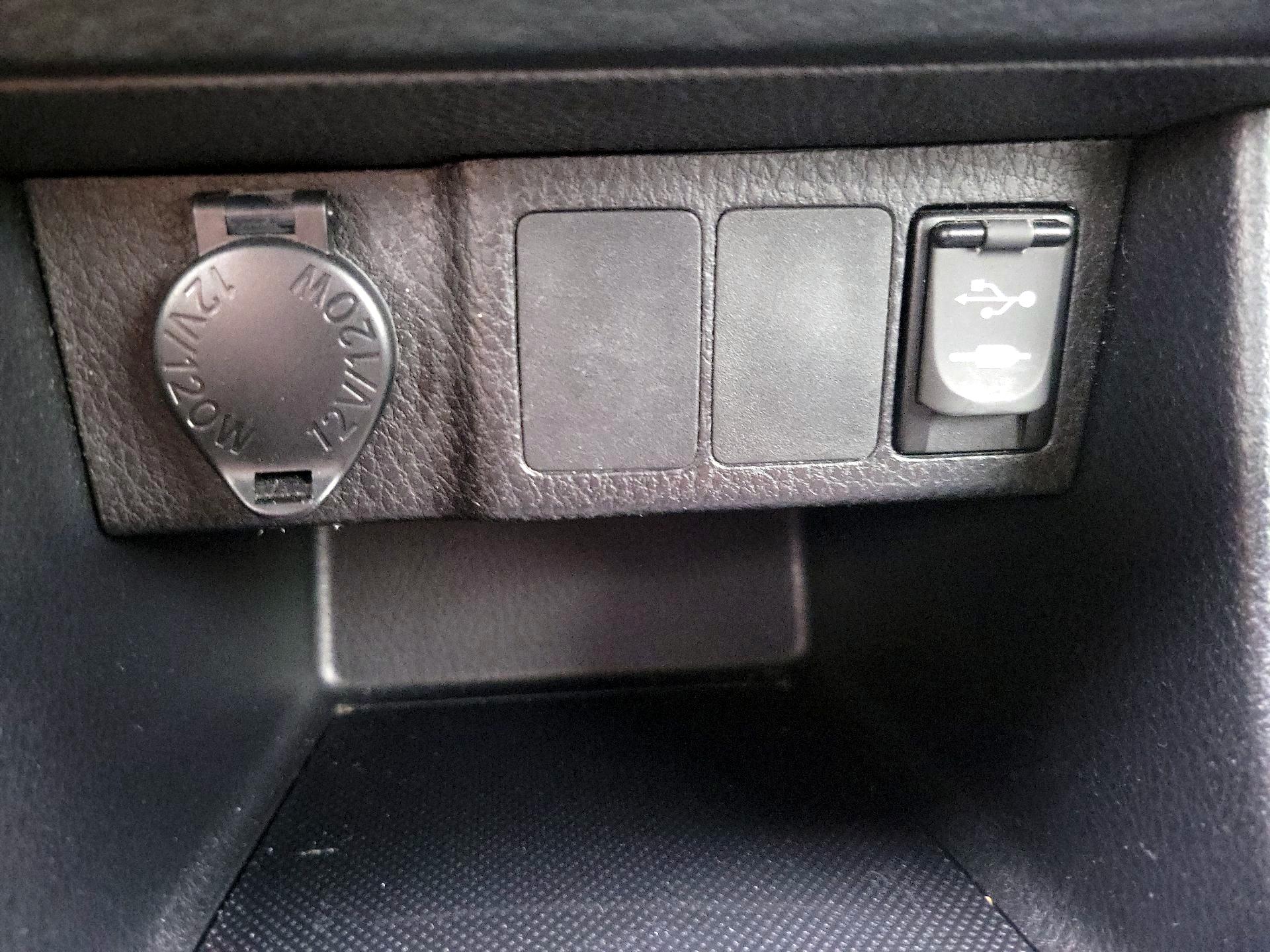Thumbnail: 2015 Toyota Corolla - 18