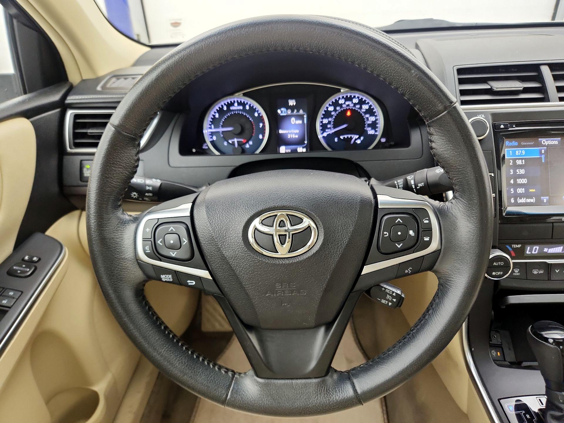 Thumbnail: 2016 Toyota Camry - 10