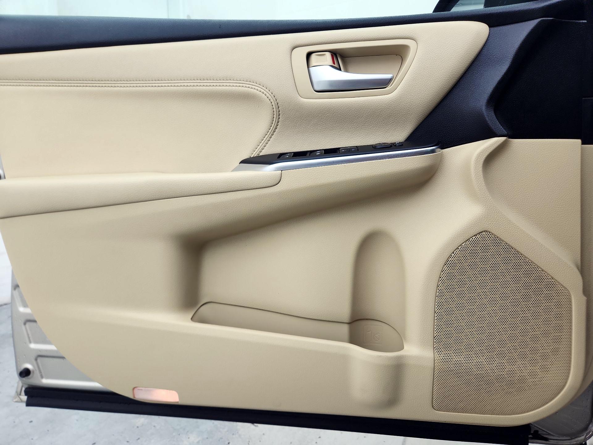 Thumbnail: 2016 Toyota Camry - 12