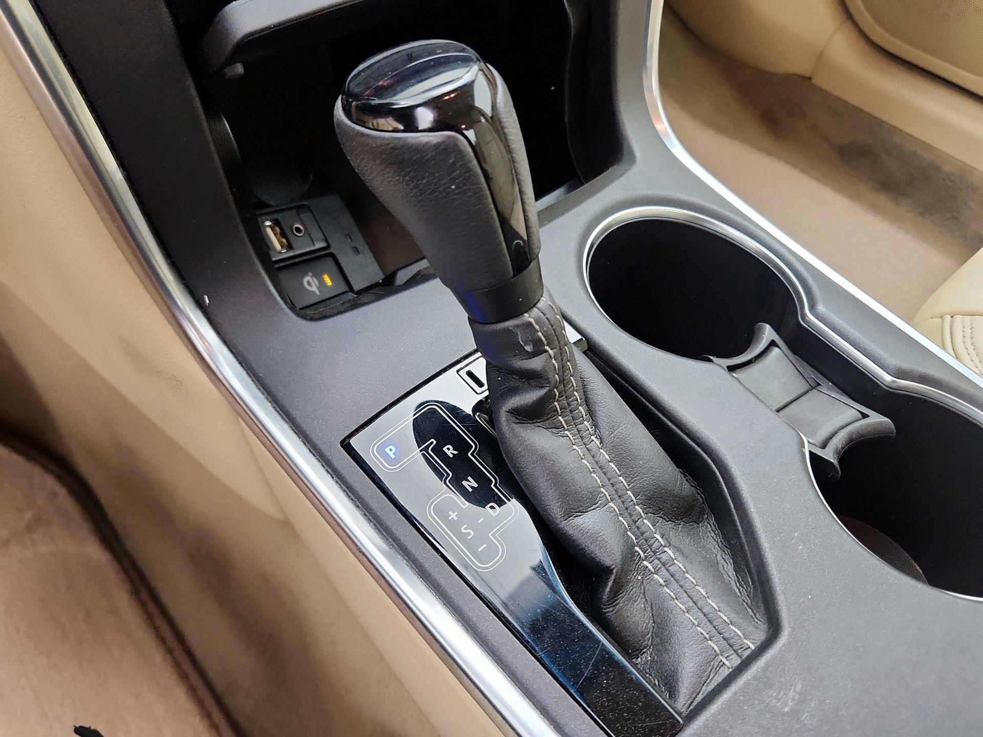 Thumbnail: 2016 Toyota Camry - 17