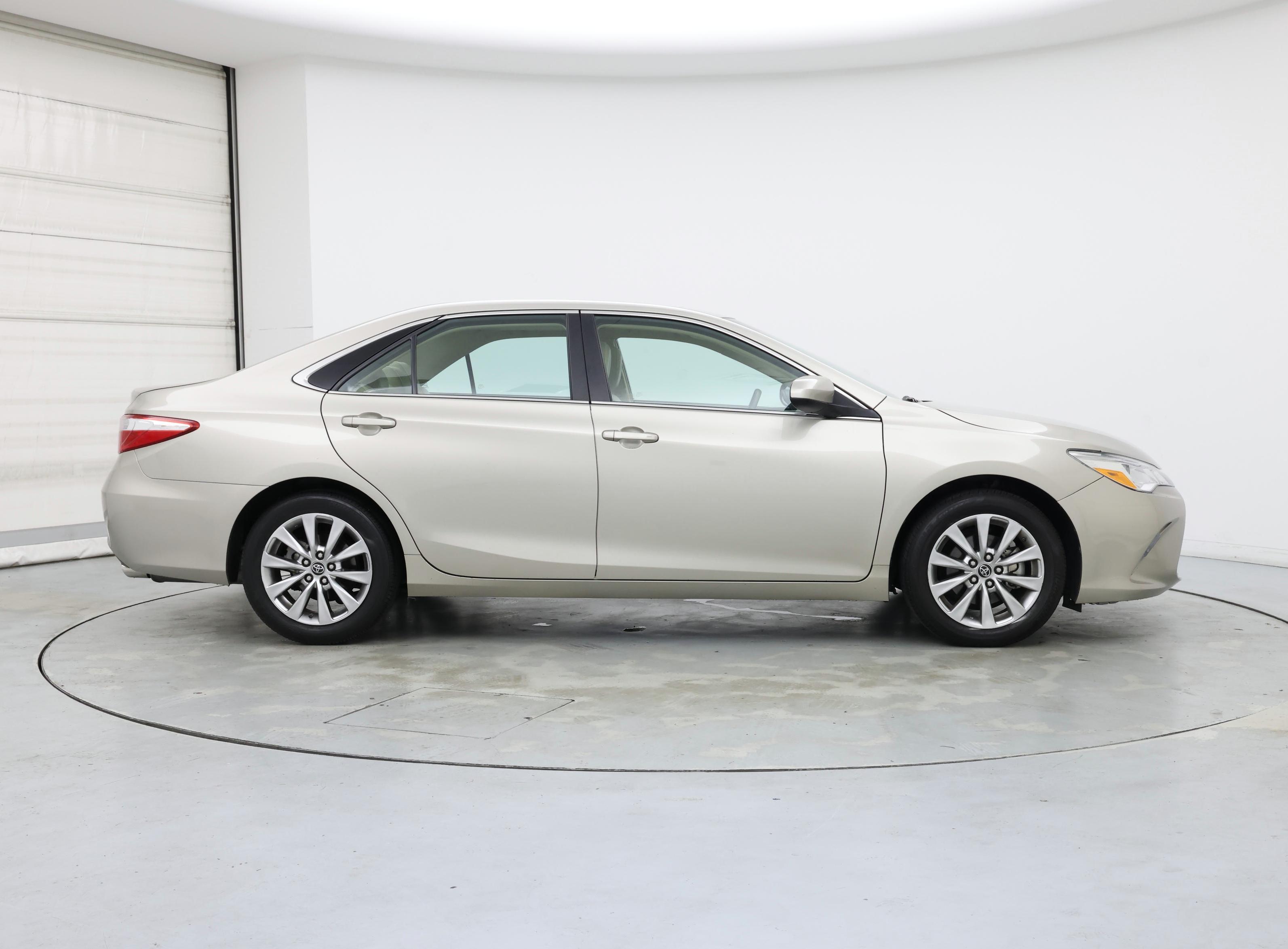 Thumbnail: 2016 Toyota Camry - 7