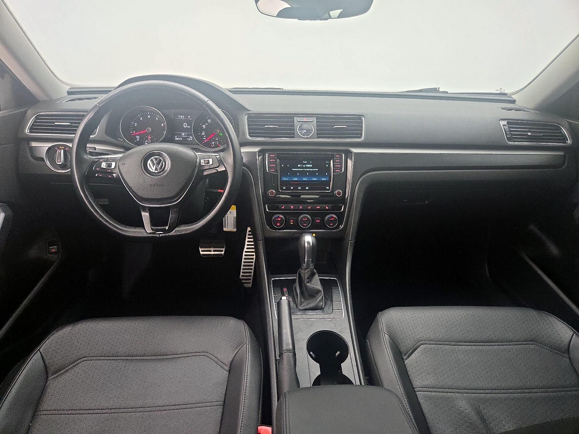 Thumbnail: 2017 Volkswagen Passat - 9