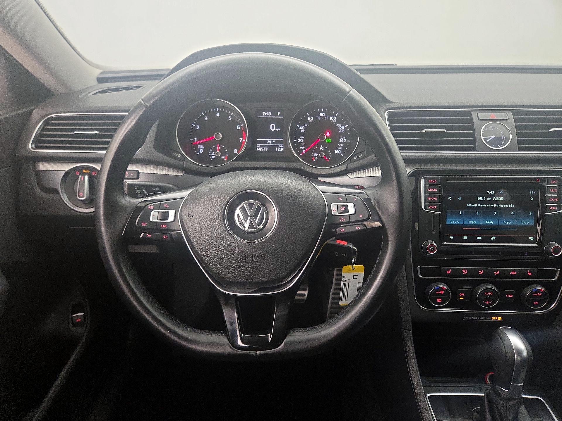 Thumbnail: 2017 Volkswagen Passat - 10