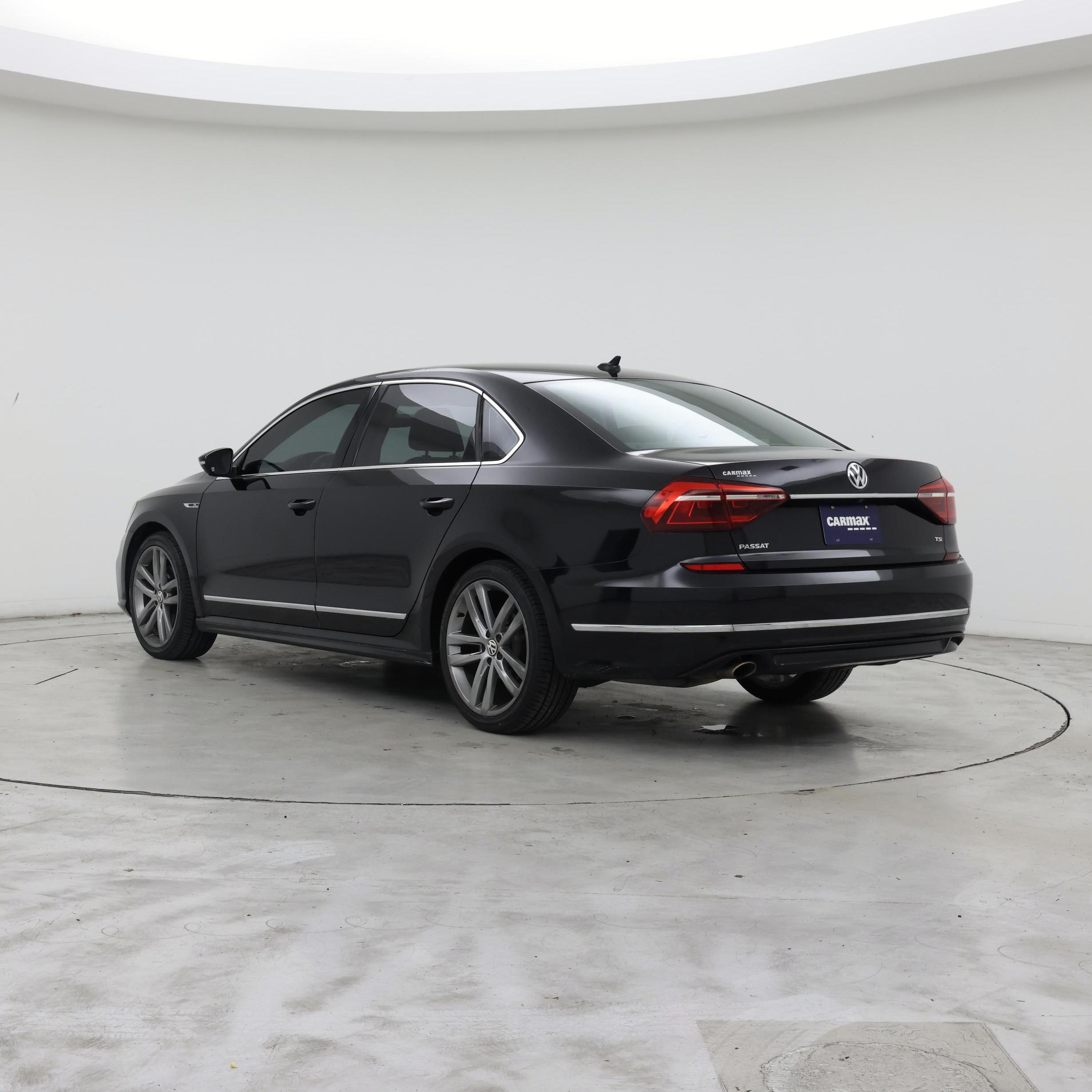 Thumbnail: 2017 Volkswagen Passat - 2