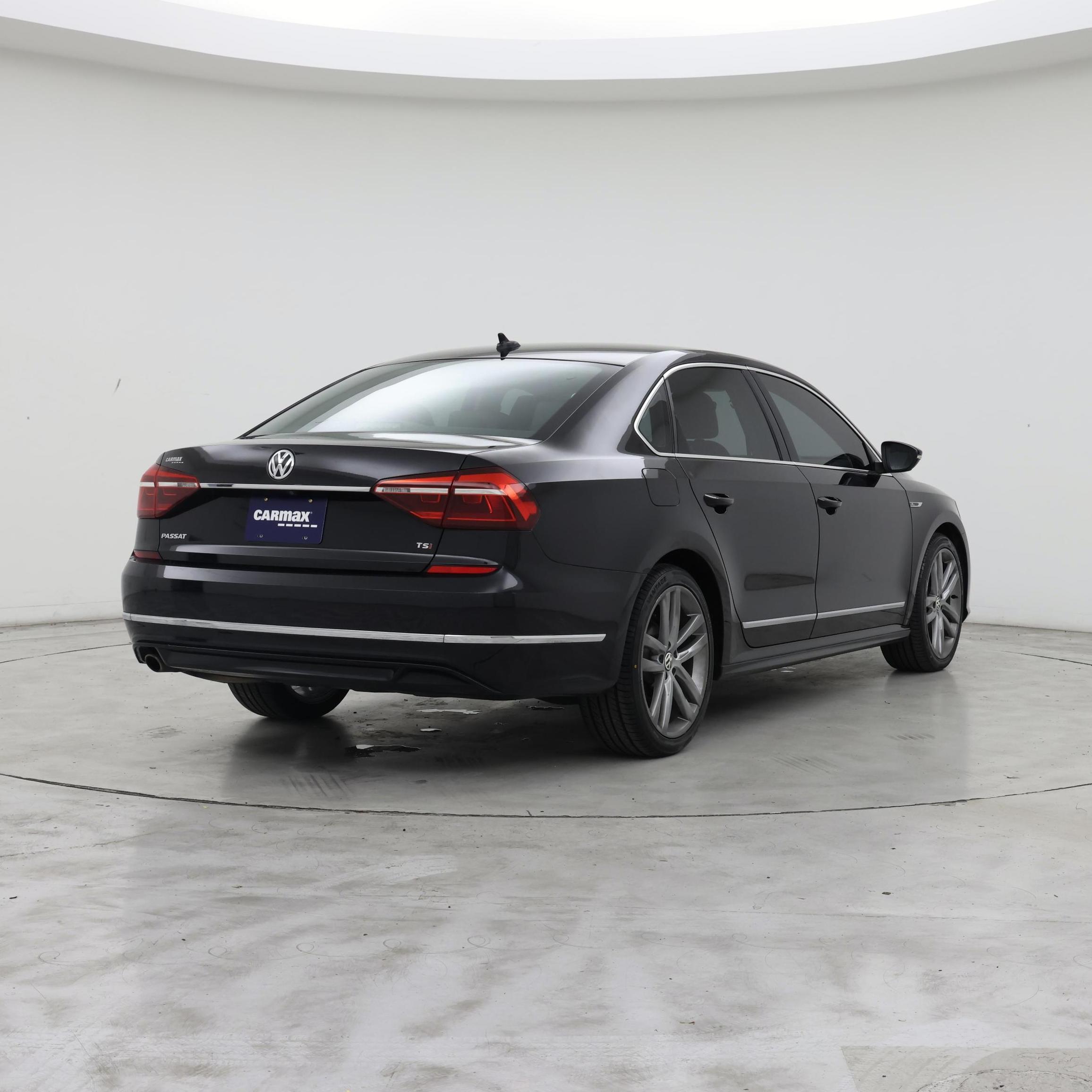 Thumbnail: 2017 Volkswagen Passat - 8