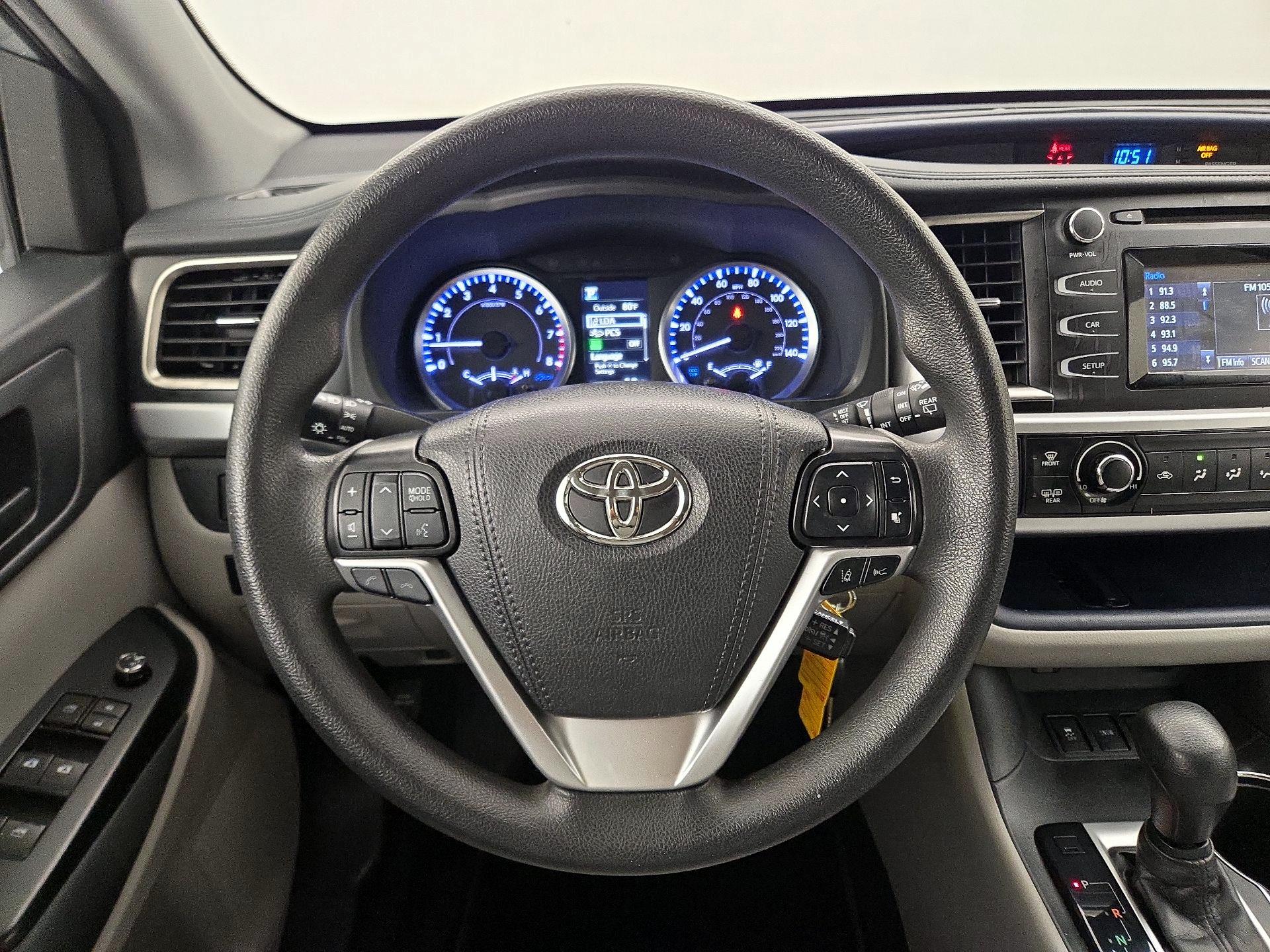 Thumbnail: 2019 Toyota Highlander - 10