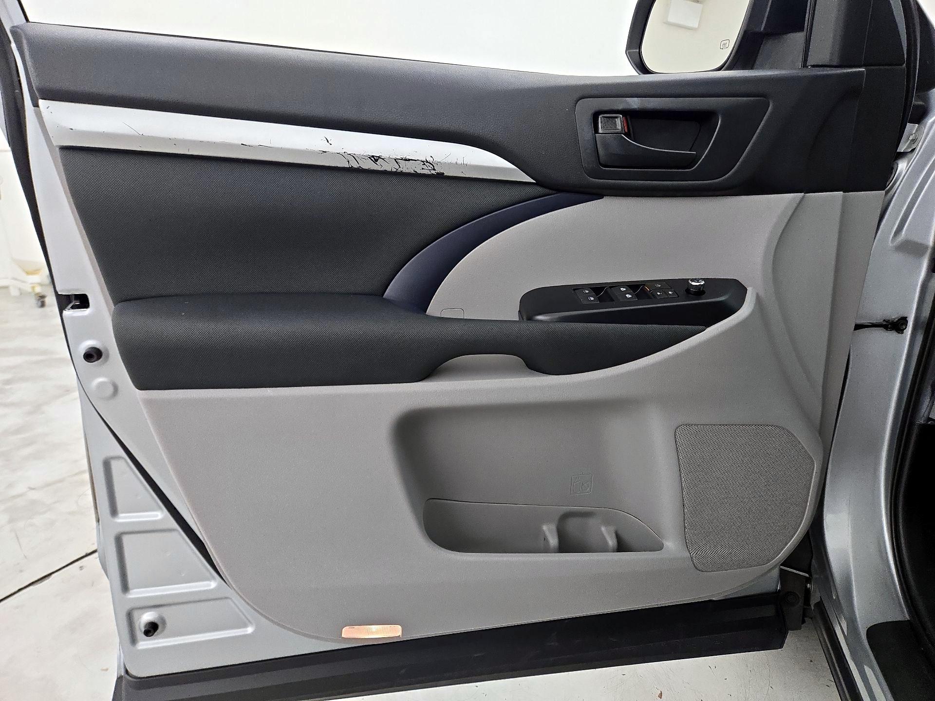 Thumbnail: 2019 Toyota Highlander - 12