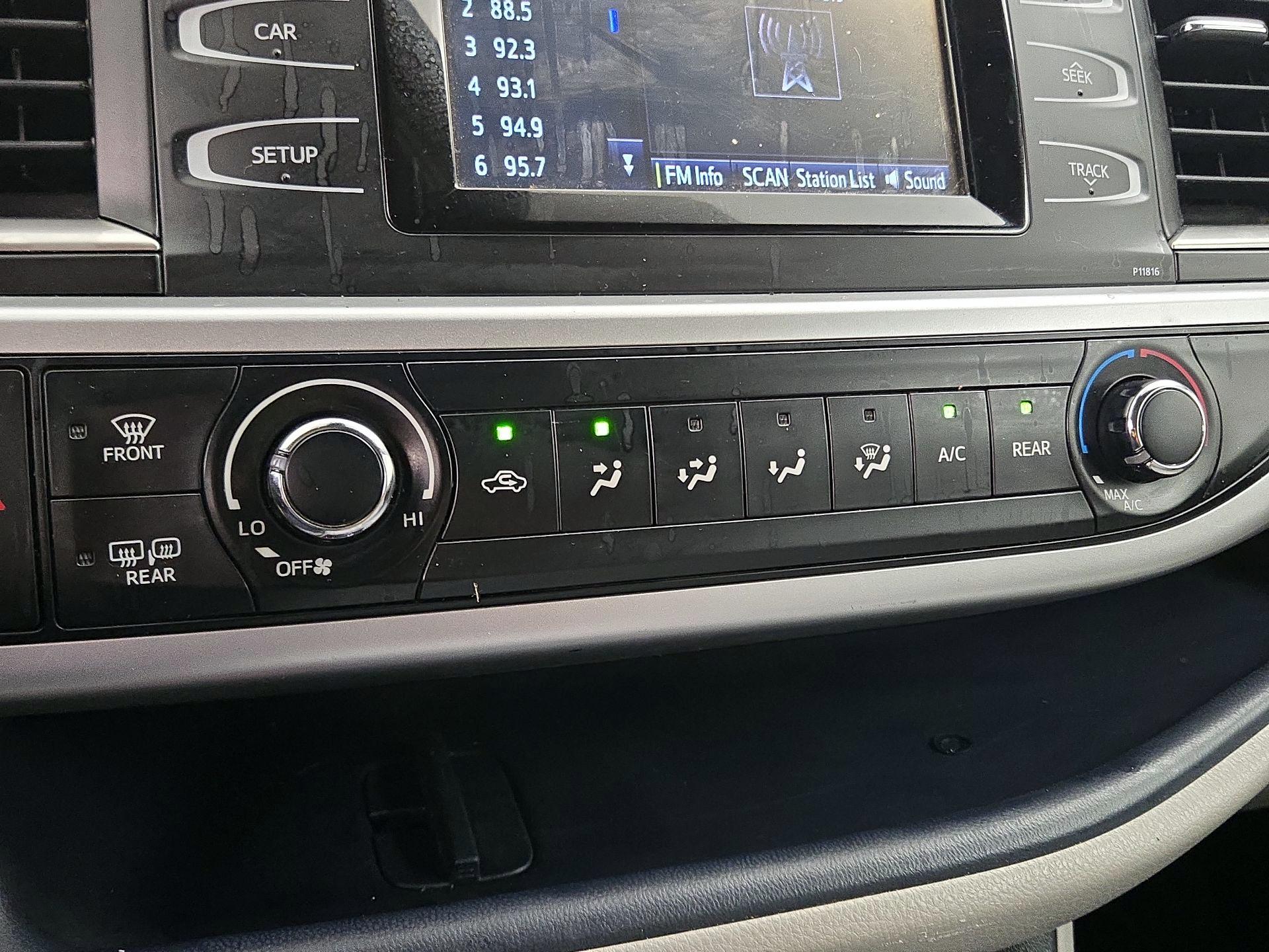 Thumbnail: 2019 Toyota Highlander - 16