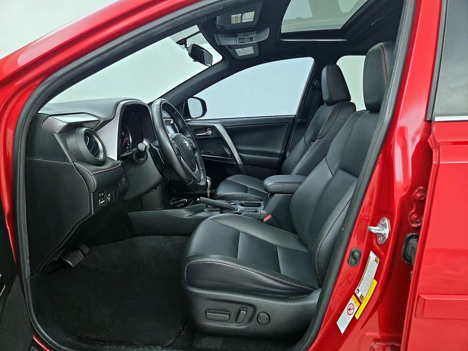 Thumbnail: 2016 Toyota RAV4 - 11
