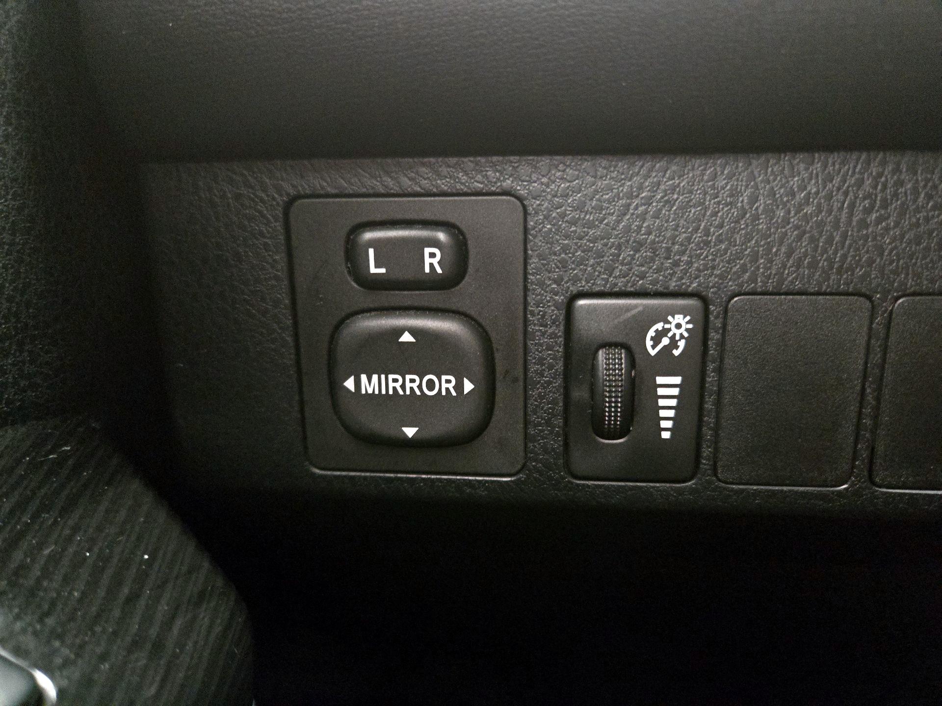 Thumbnail: 2016 Toyota RAV4 - 13