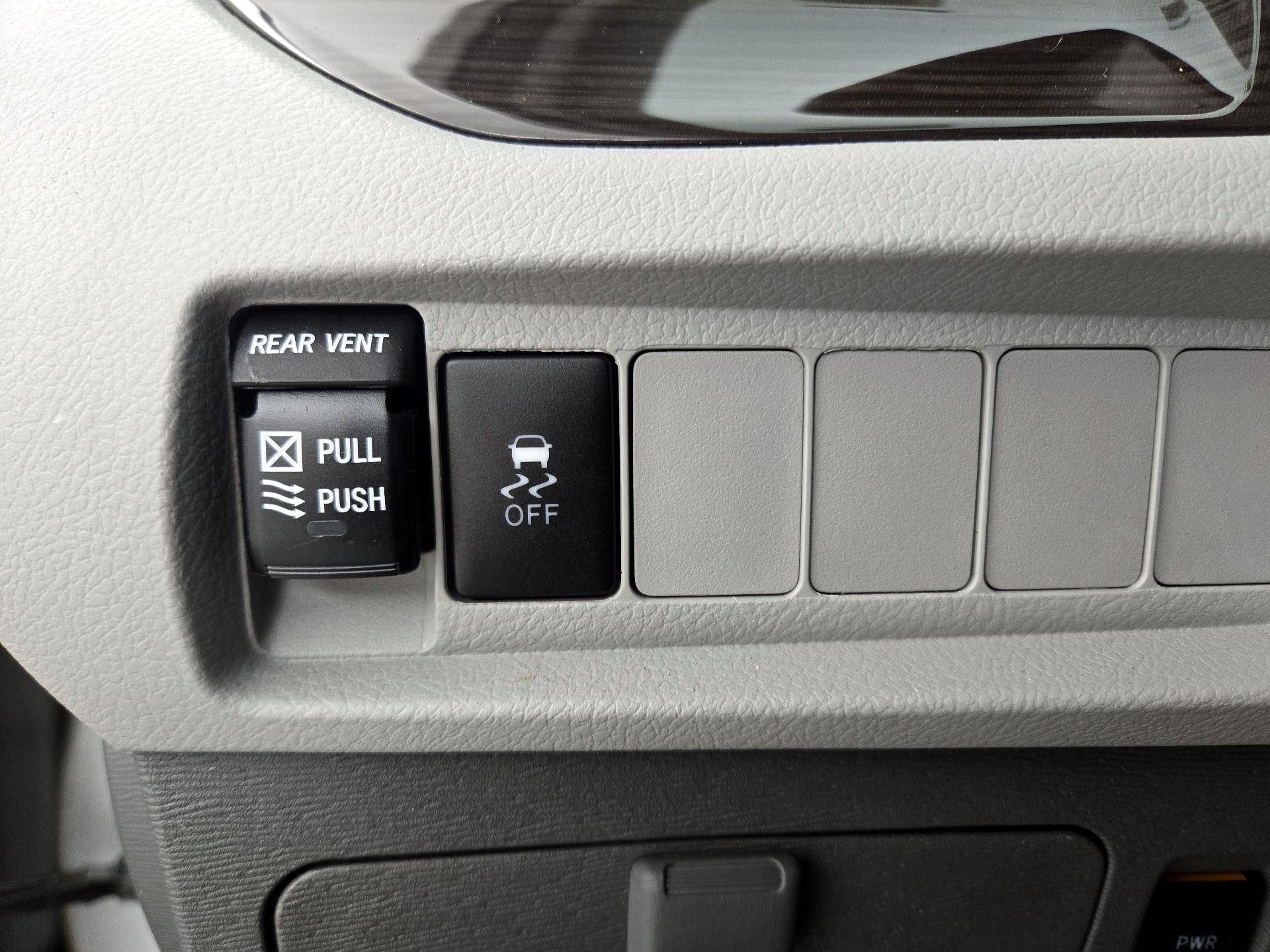 Thumbnail: 2020 Toyota Sienna - 13