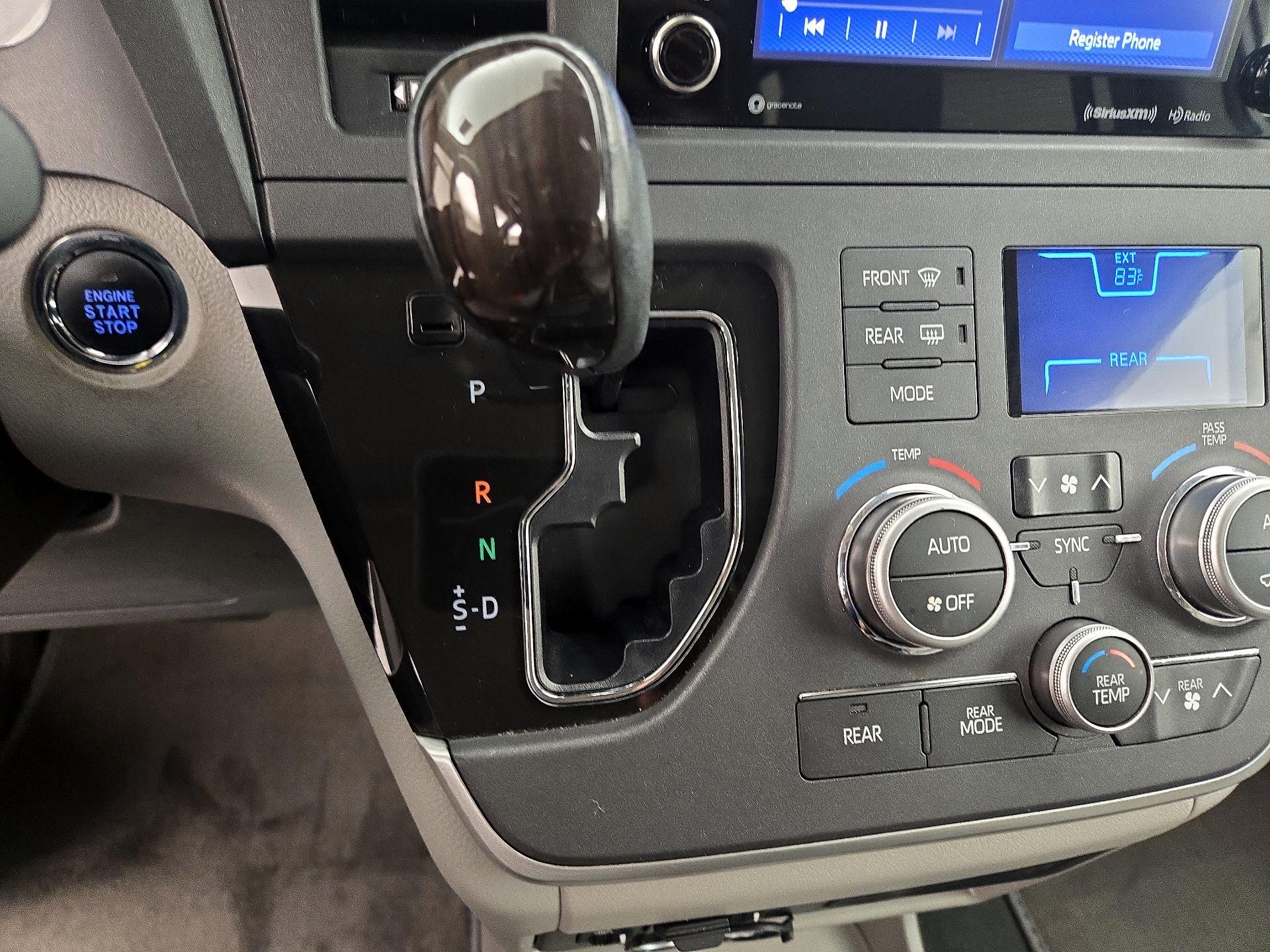 Thumbnail: 2020 Toyota Sienna - 17