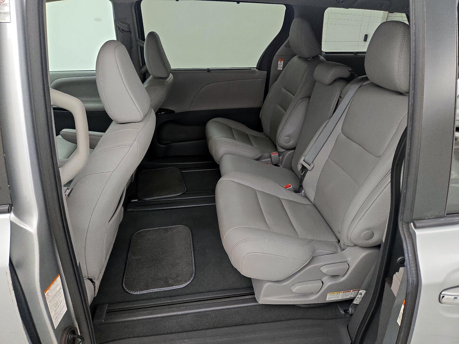 Thumbnail: 2020 Toyota Sienna - 20
