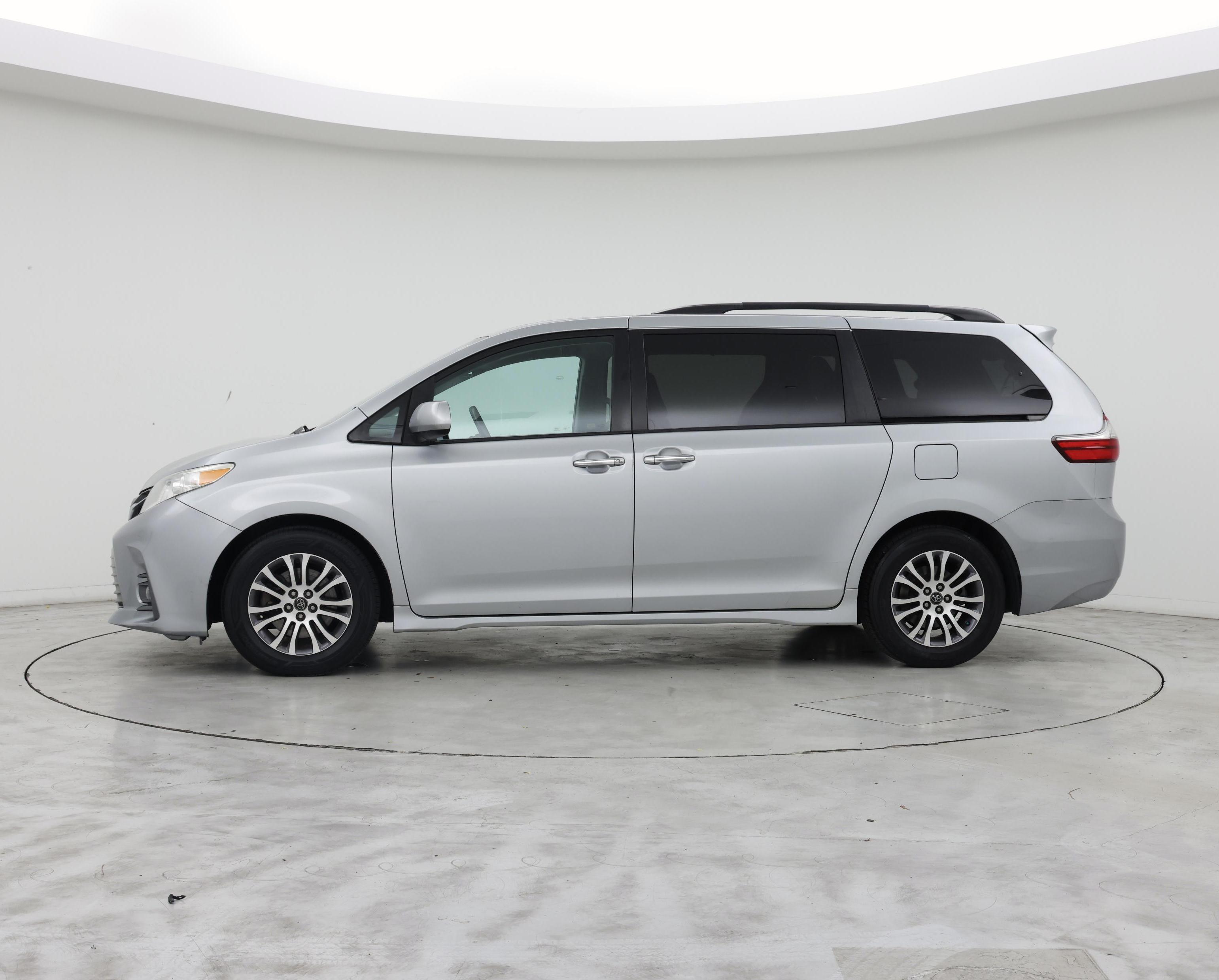 Thumbnail: 2020 Toyota Sienna - 3