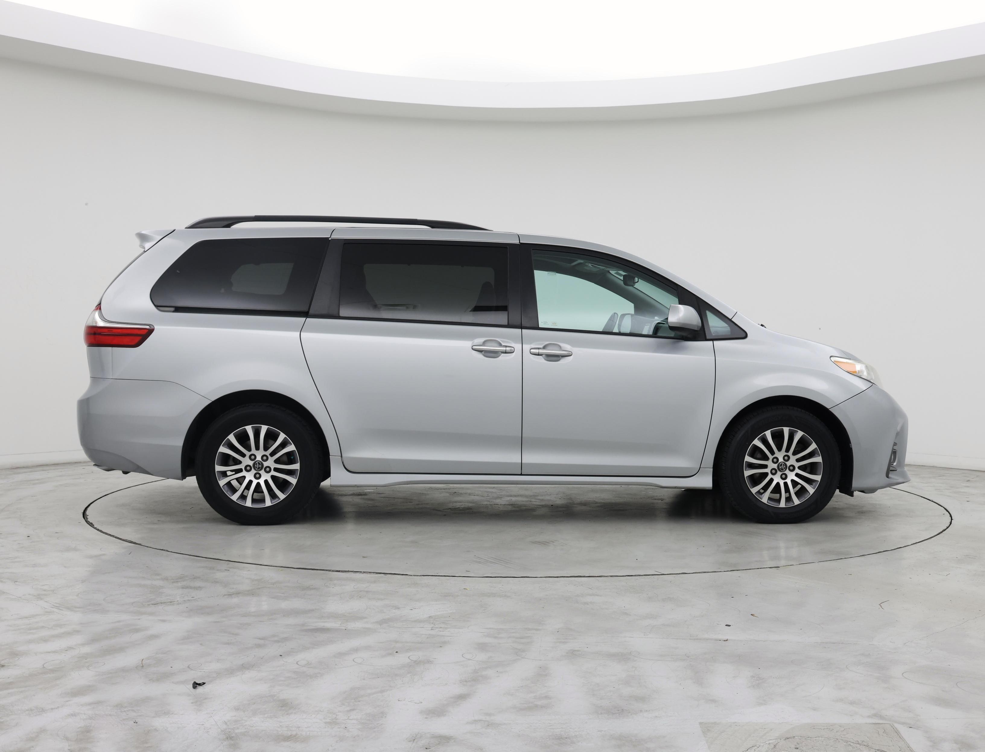 Thumbnail: 2020 Toyota Sienna - 7