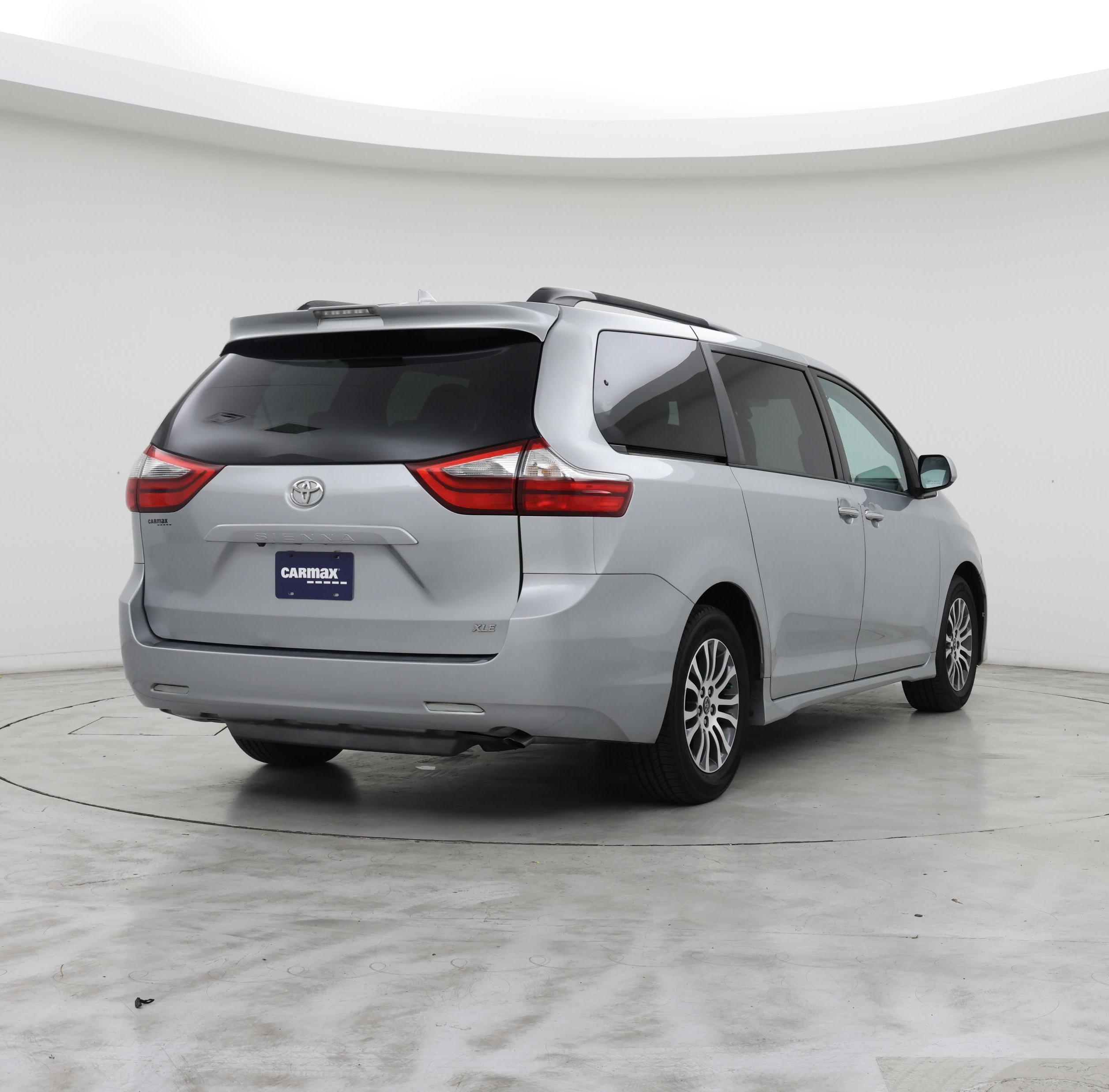 Thumbnail: 2020 Toyota Sienna - 8