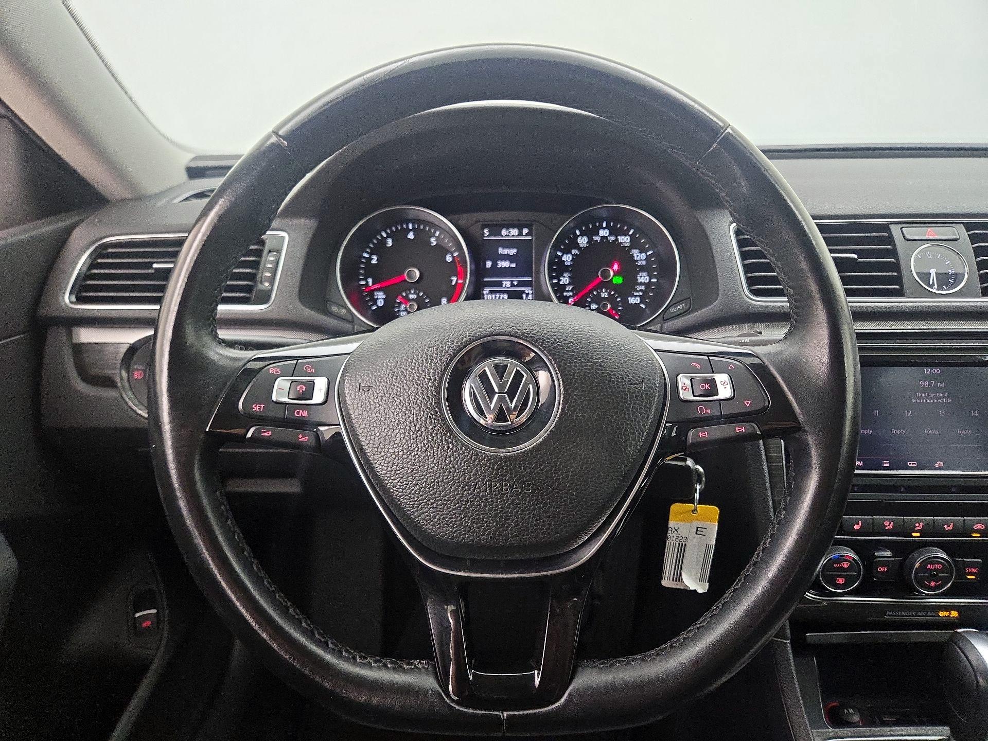 Thumbnail: 2016 Volkswagen Passat - 10