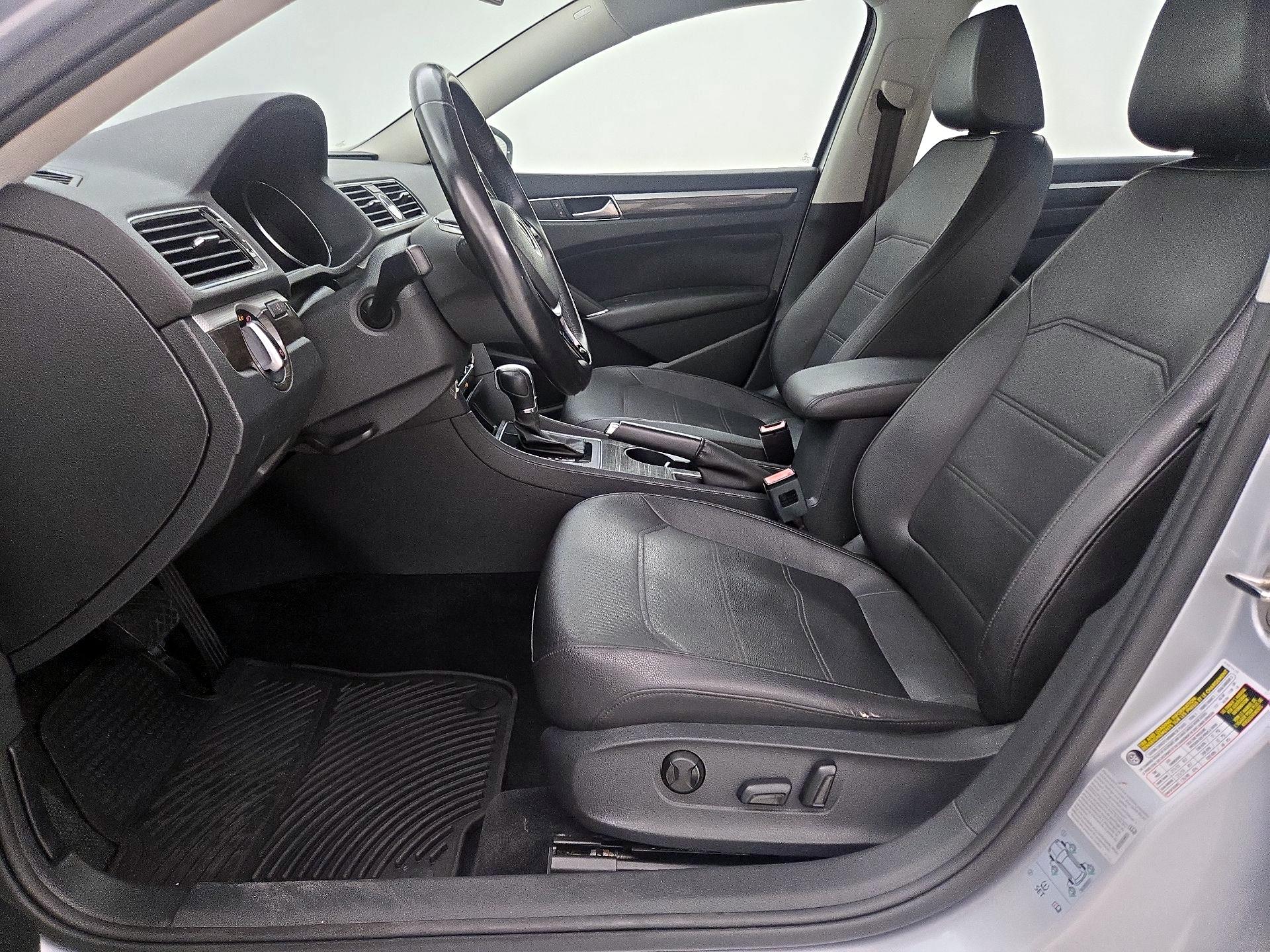 Thumbnail: 2016 Volkswagen Passat - 11
