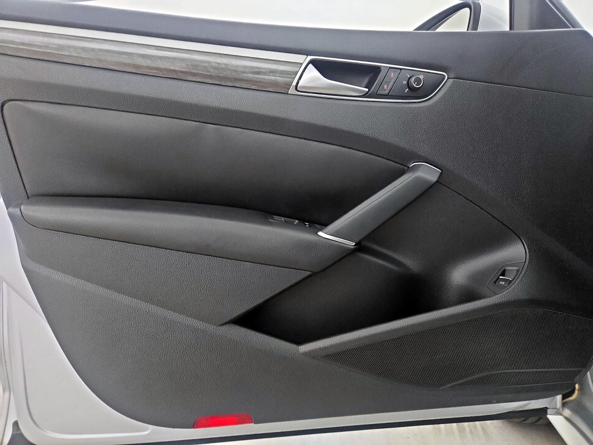 Thumbnail: 2016 Volkswagen Passat - 12