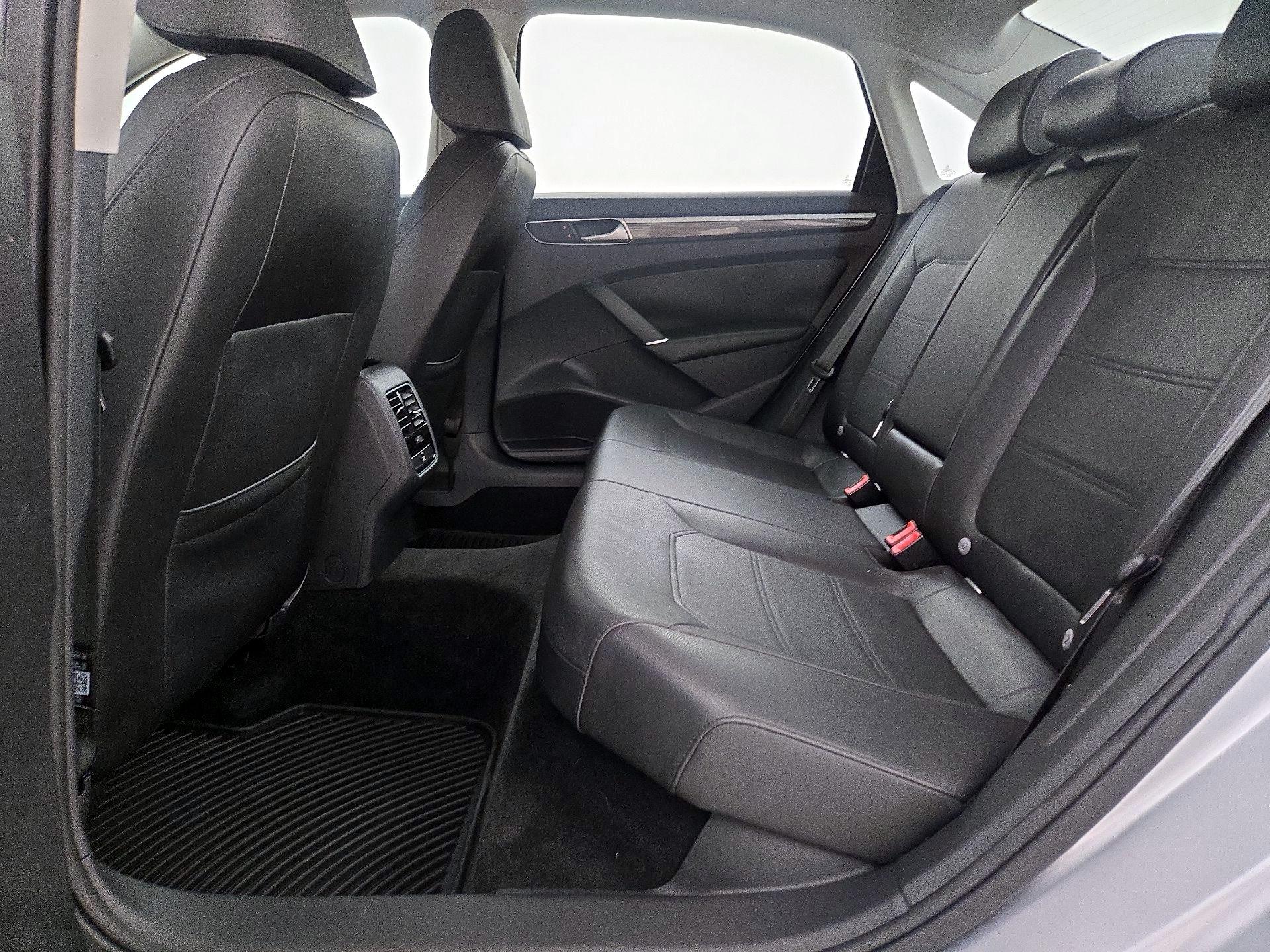 Thumbnail: 2016 Volkswagen Passat - 19