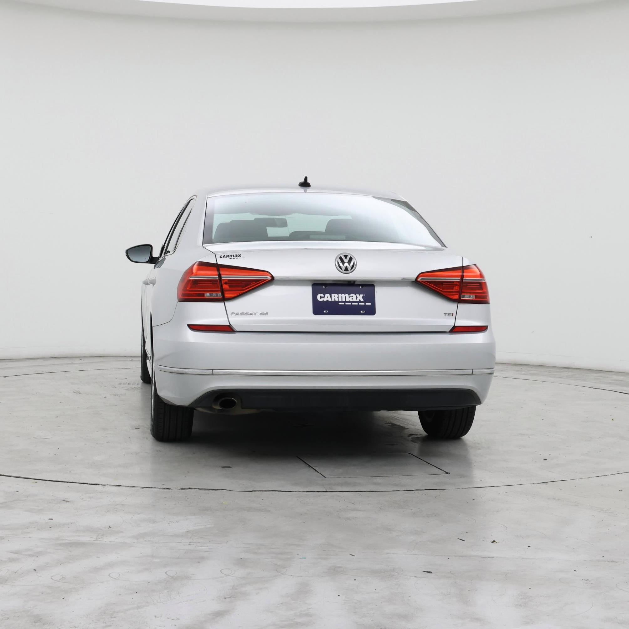 Thumbnail: 2016 Volkswagen Passat - 6